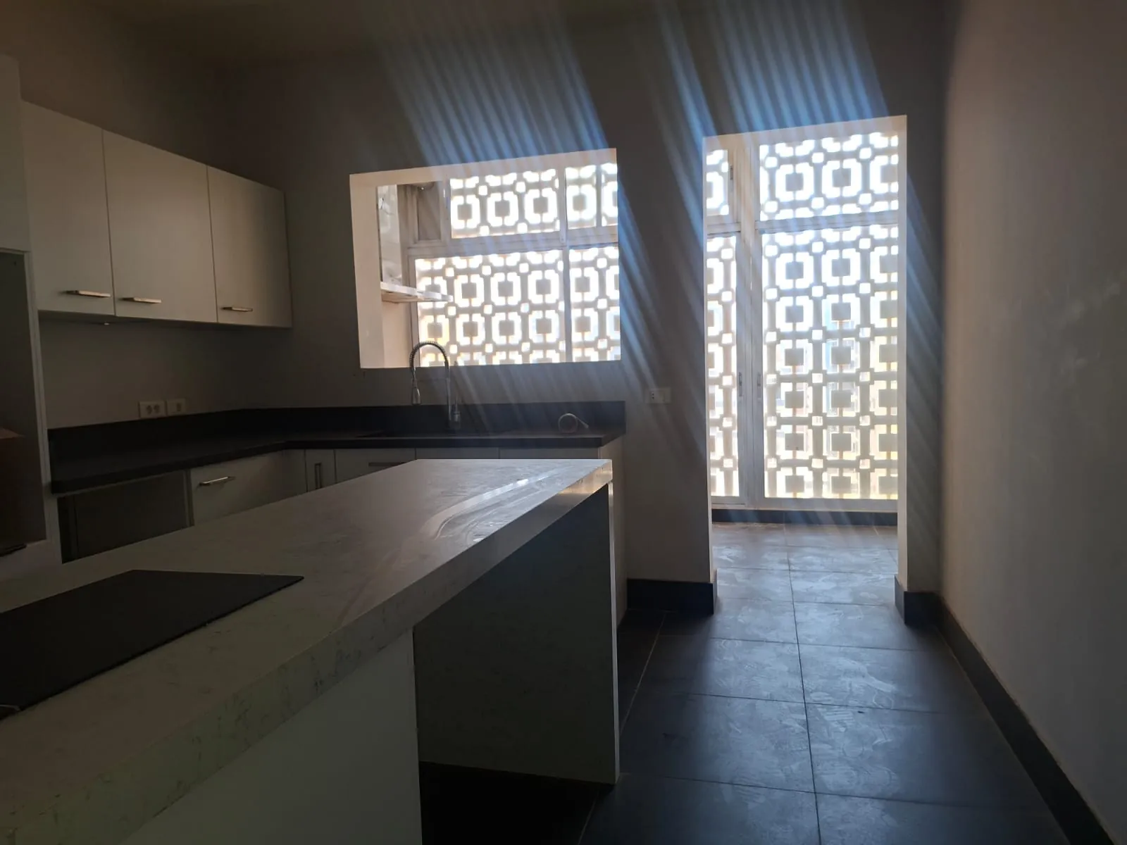 High-End Apartment with Panoramic Sea View For Sale in Ramlet Al Bayda — الصورة 5