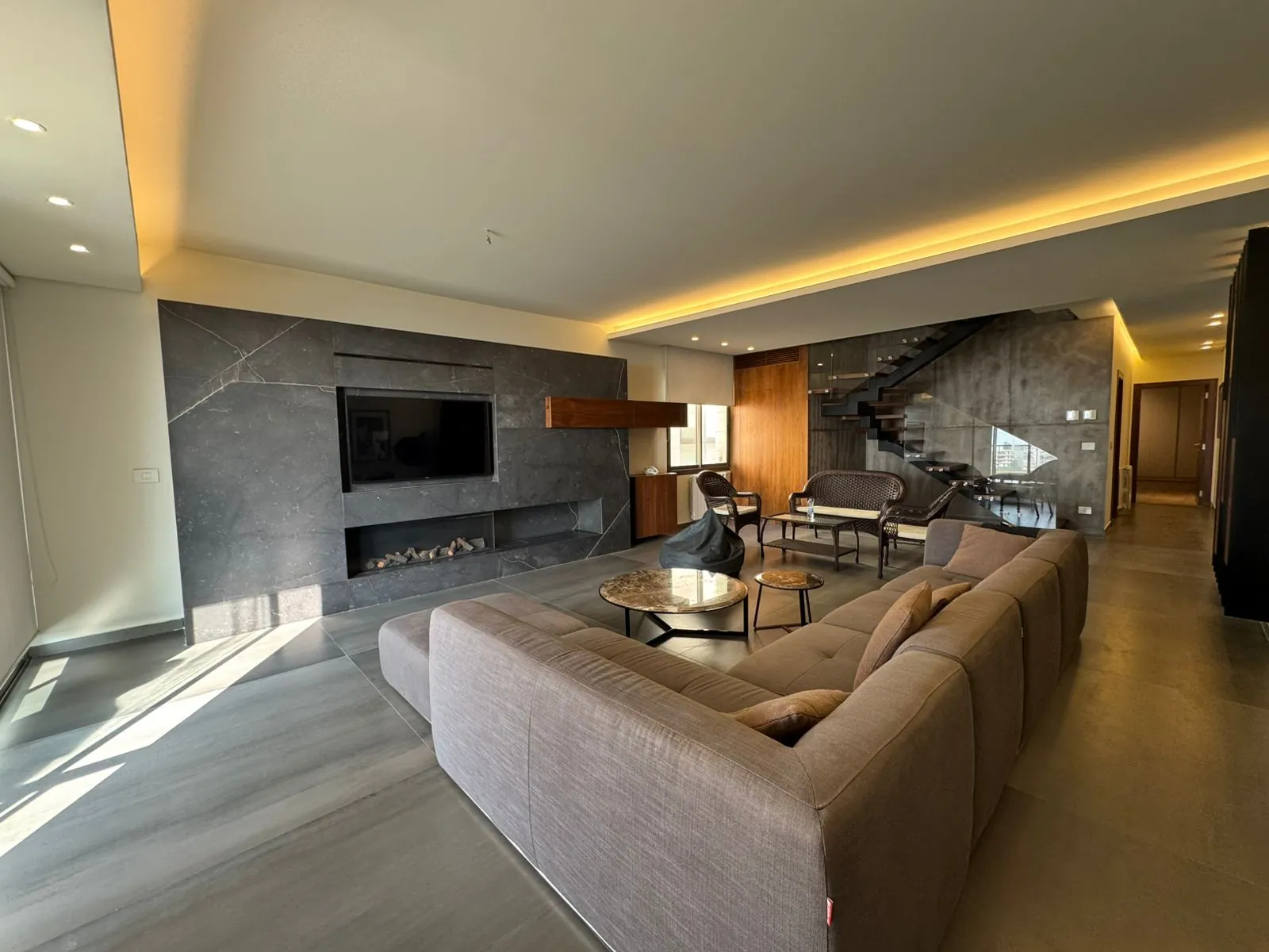 Fully Furnished Decorated Duplex For Sale in Mansourieh — الصورة 2