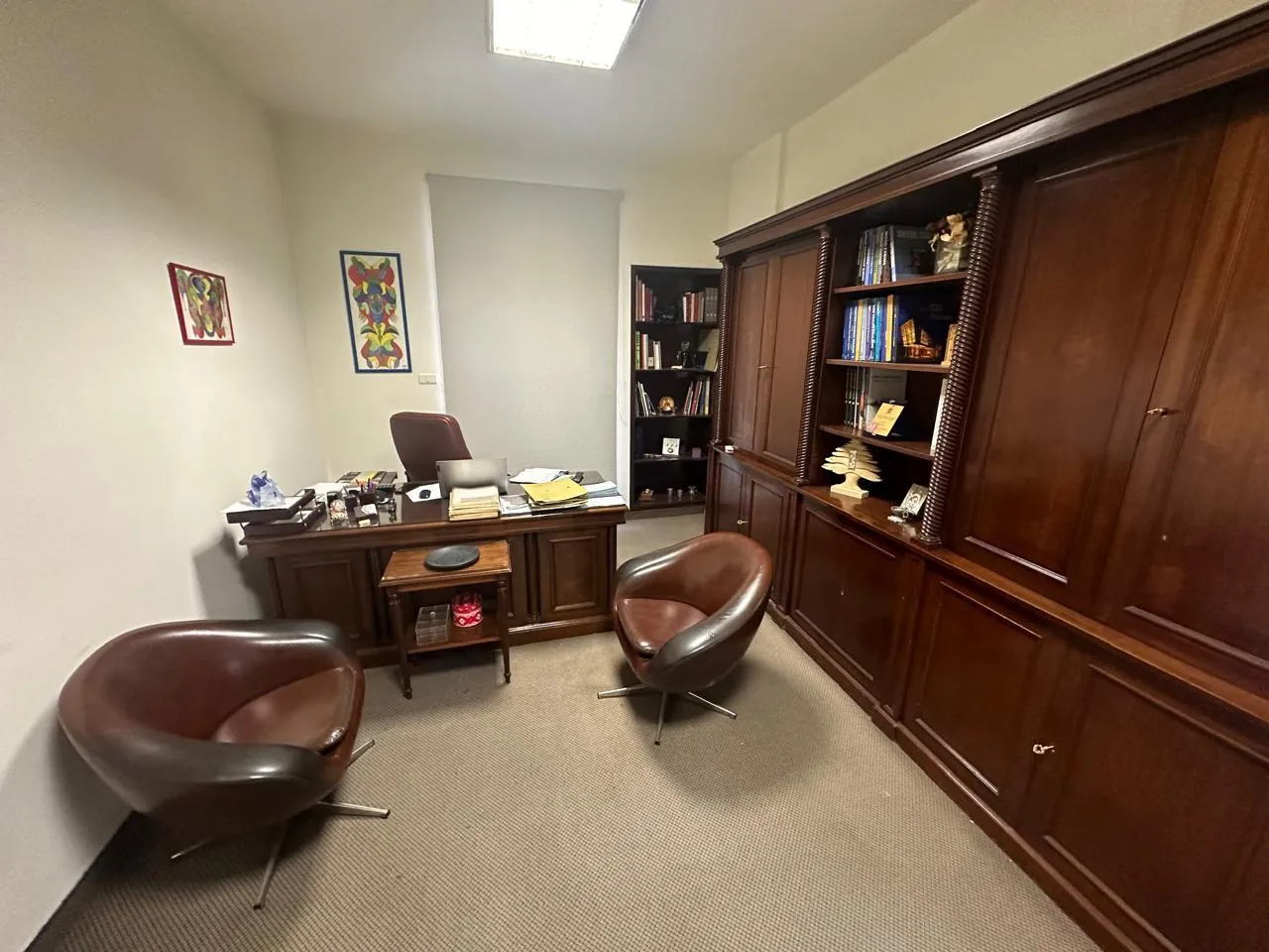 Office Furnished in A Prime Location For Rent in Adlieh — الصورة 1