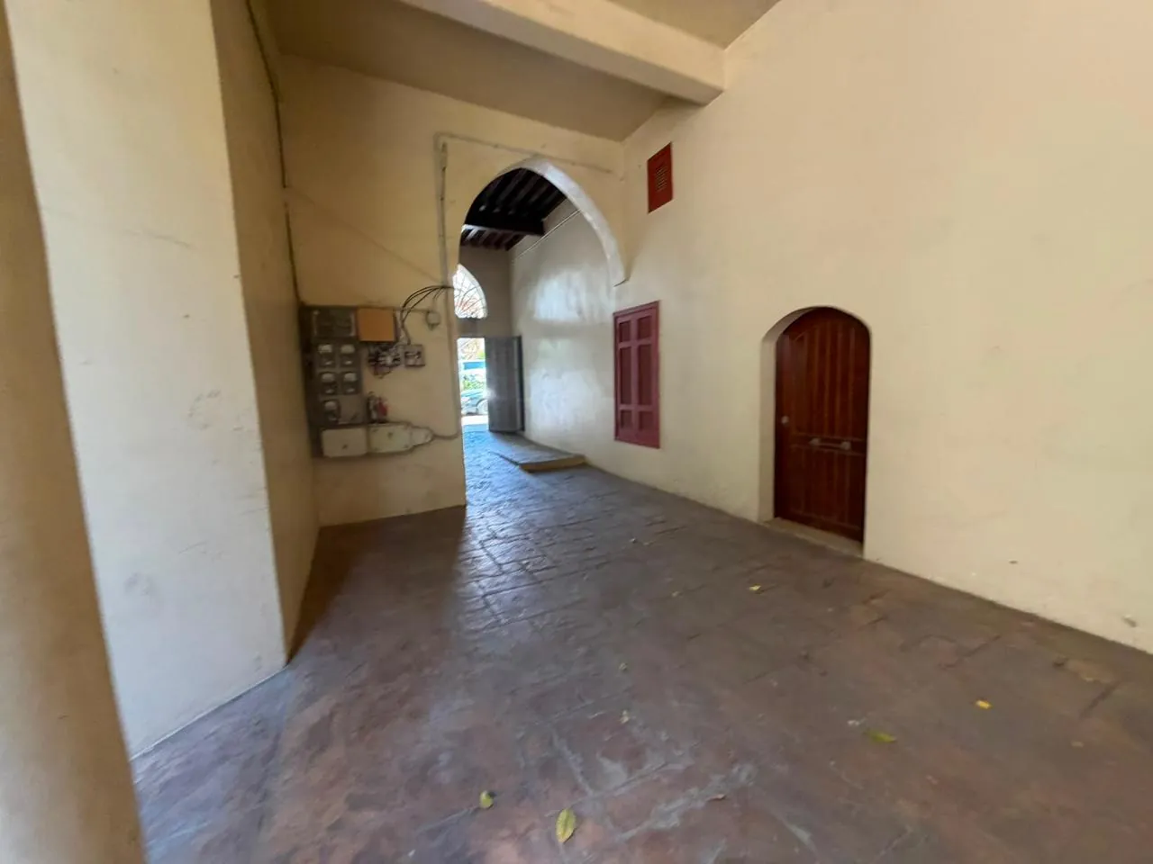 Prime Exclusive 453 SQM Commercial Building For Sale in Achrafieh, Medawar — الصورة 2