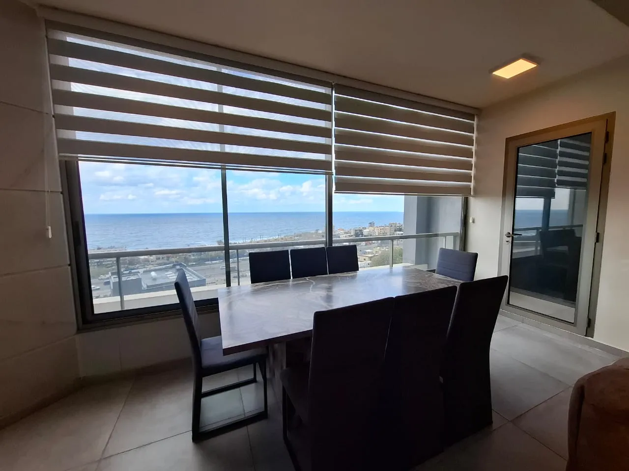 Cozy Modern And Furnished 2 Bedroom Apartment For Rent in Safra — الصورة 3