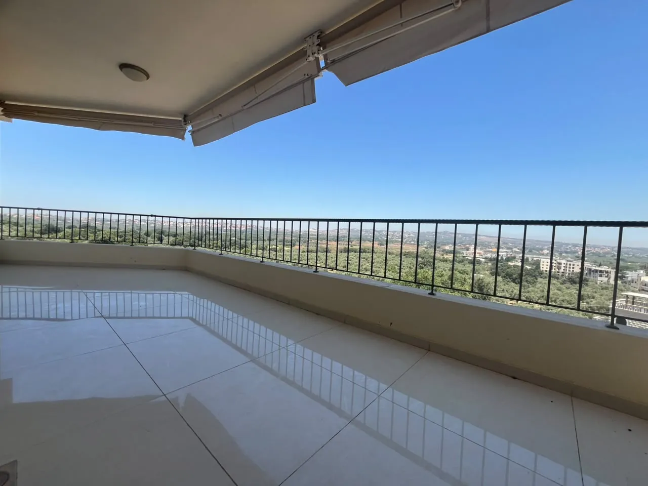 Furnished Apartment For Sale with Mountain View in Amioun, Koura — الصورة 2