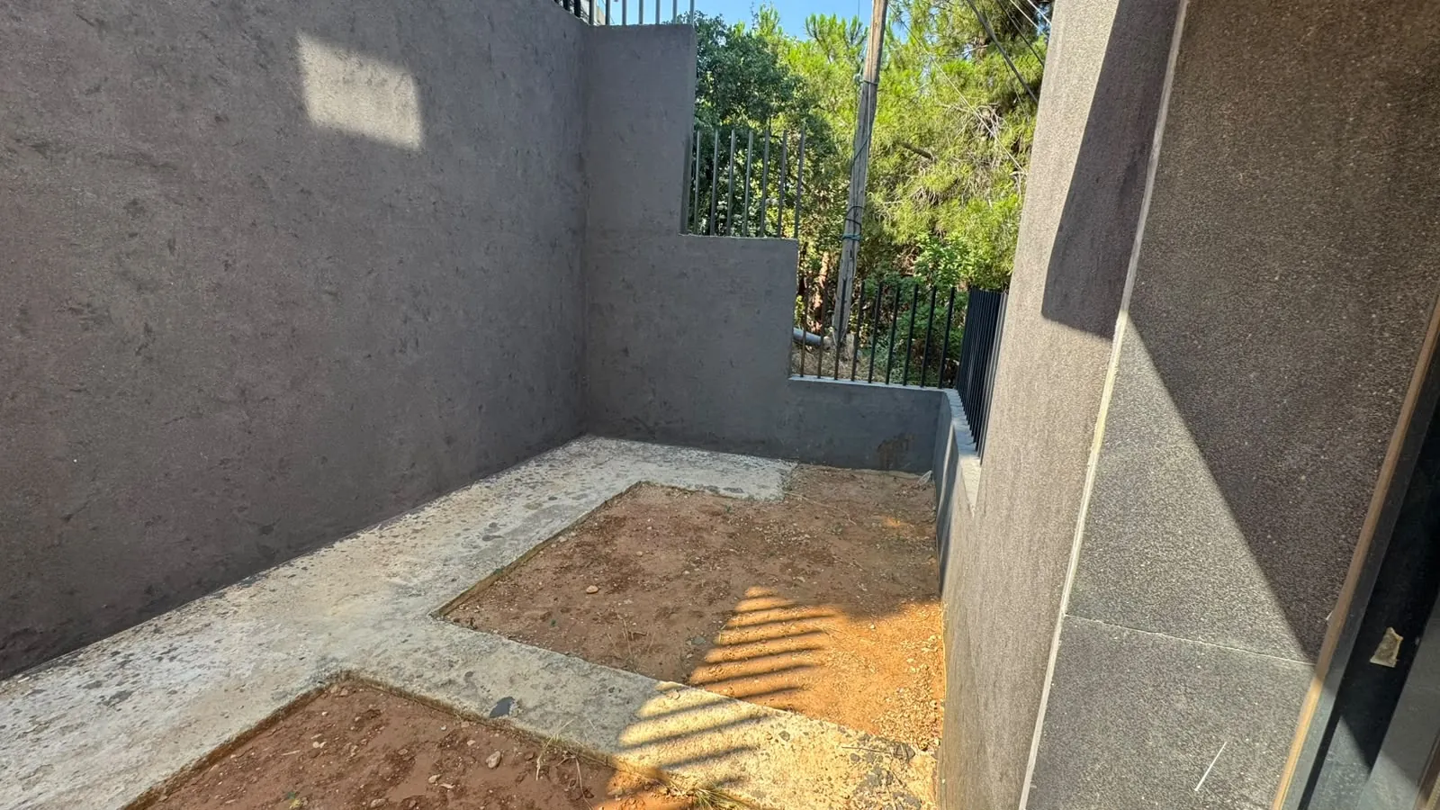 Brand New Apartment with Garden For Sale in Tilal Ain Saade