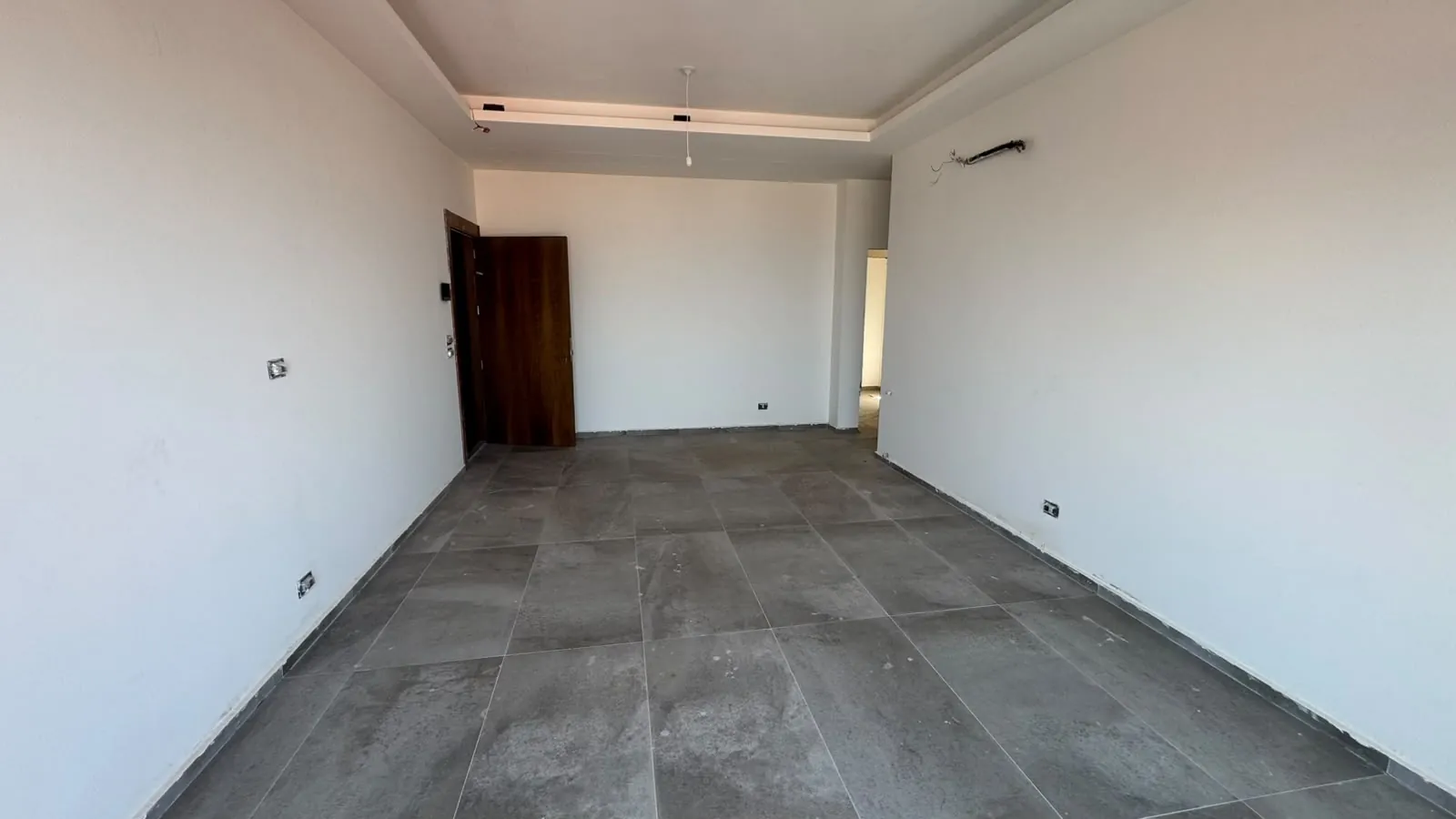 Brand New Apartment with Garden For Sale in Tilal Ain Saade — الصورة 3