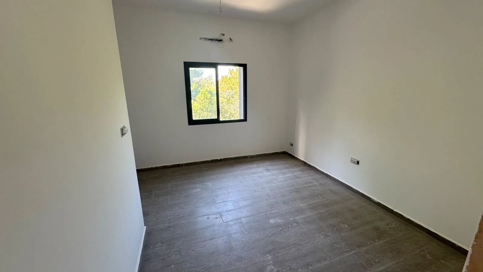 Brand New Apartment with Garden For Sale in Tilal Ain Saade — الصورة 5
