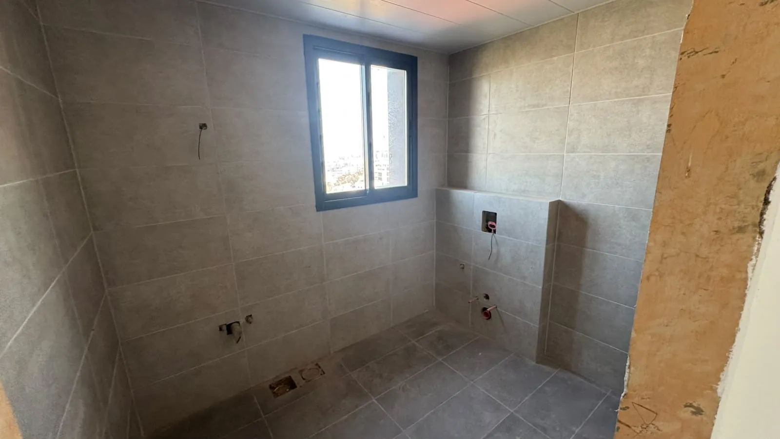 Brand New Apartment with Garden For Sale in Tilal Ain Saade — الصورة 7
