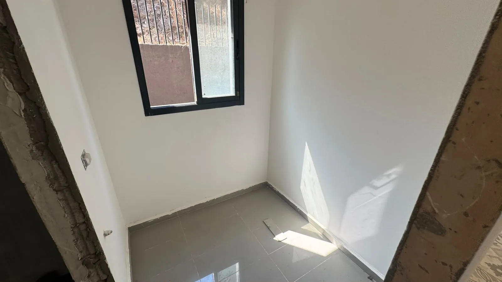 Brand New Apartment with Garden For Sale in Tilal Ain Saade — الصورة 8