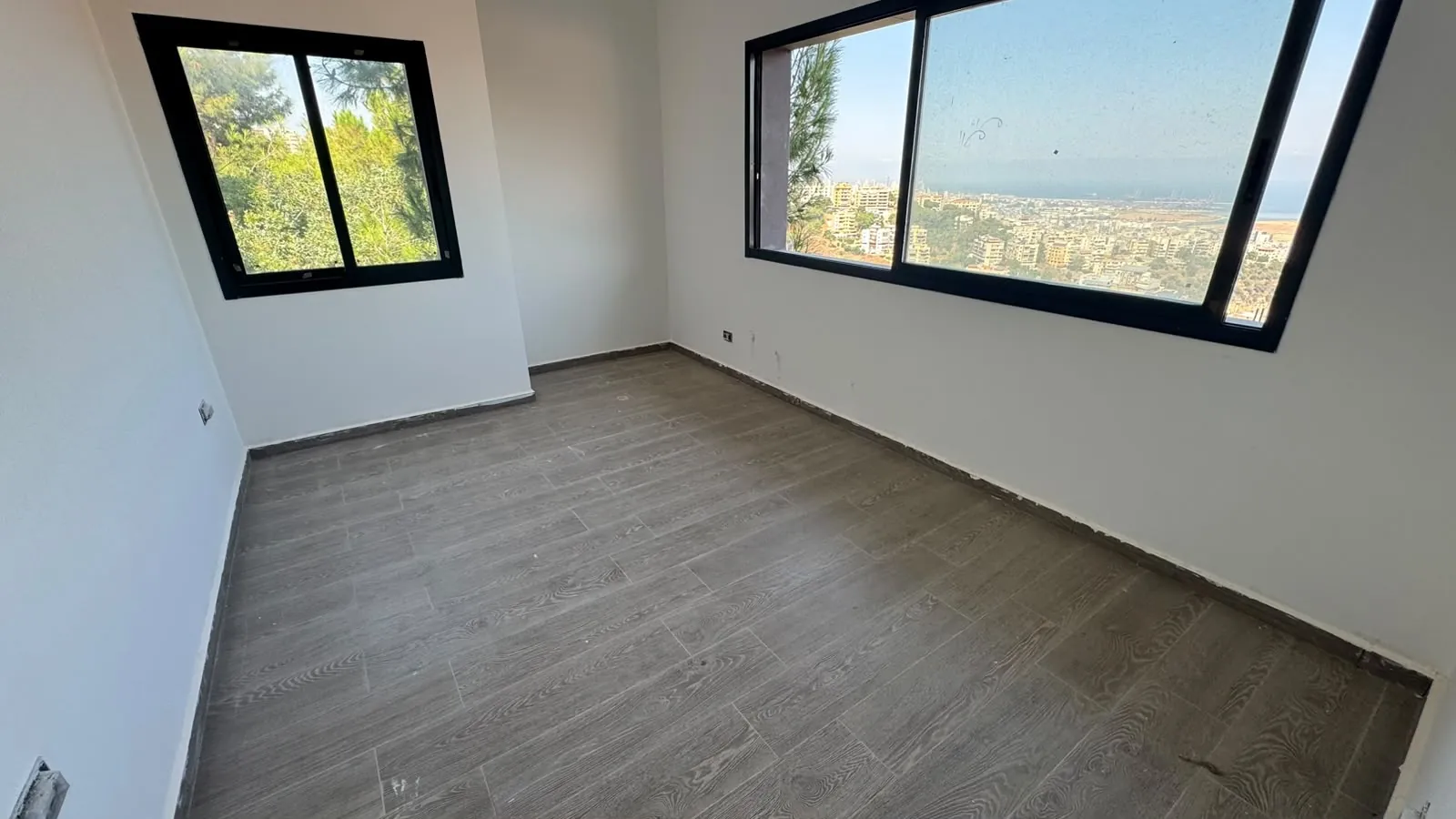Brand New Apartment with Mountain View For Sale in Tilal Ain Saade — photo 2