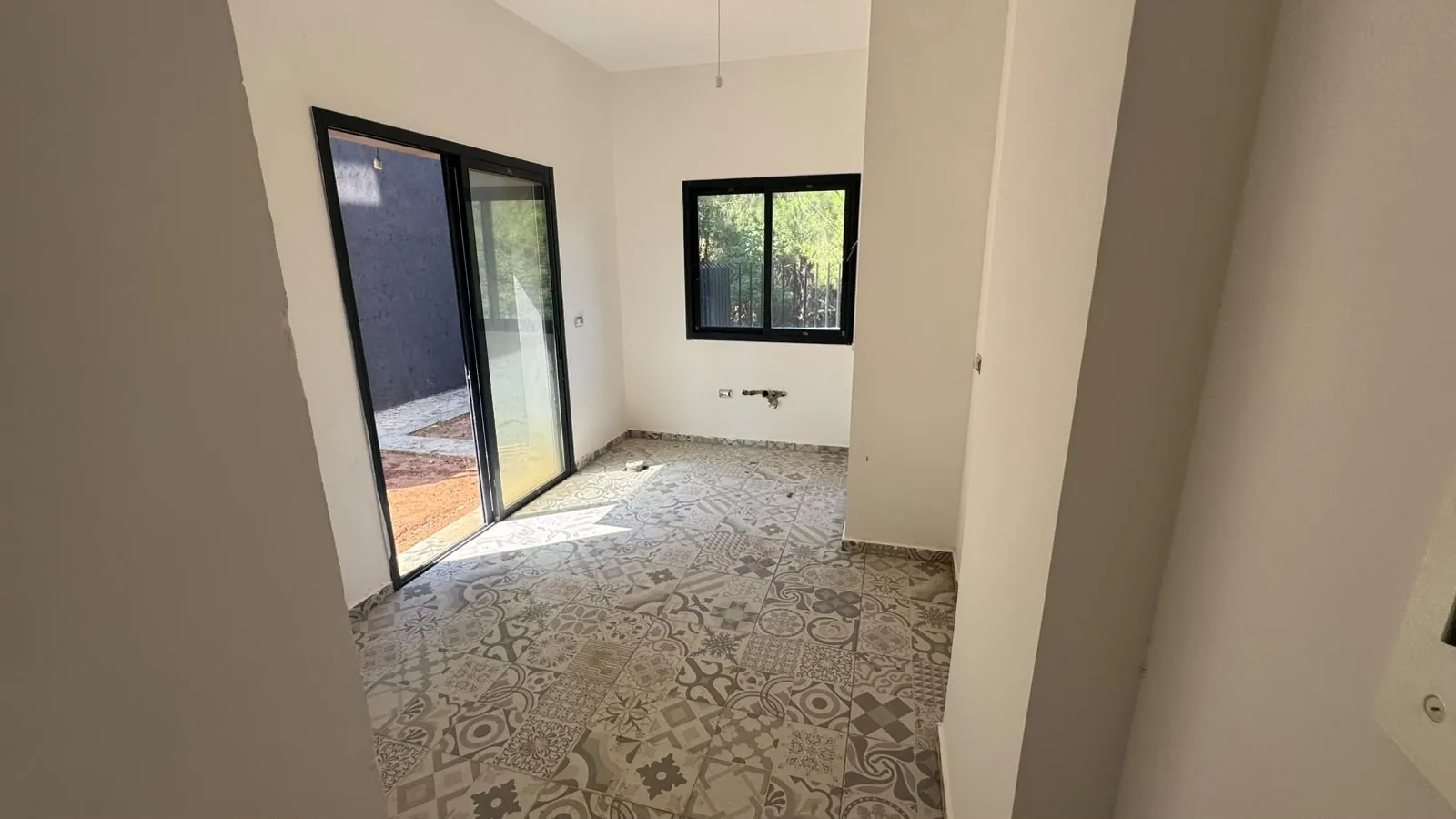 Brand New Apartment with Mountain View For Sale in Tilal Ain Saade — photo 4