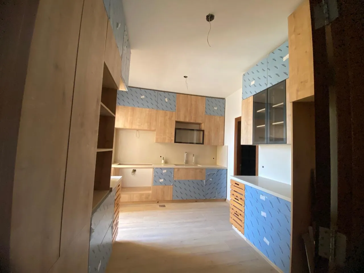 Beautiful Apartment in High-End Building For Sale in Cola, Beirut — الصورة 4
