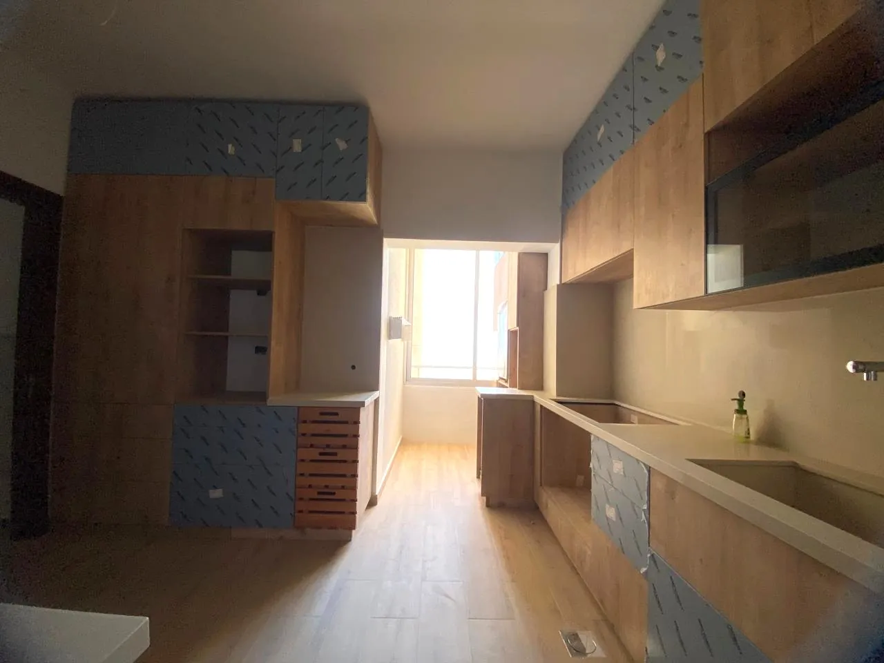 Beautiful Apartment in High-End Building For Sale in Cola, Beirut — الصورة 5