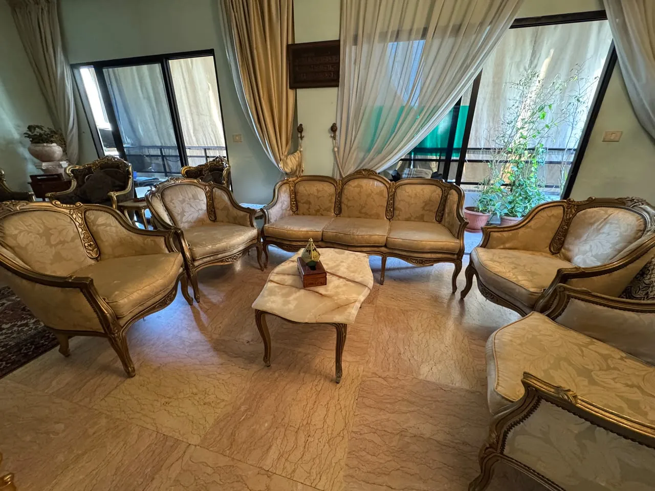 3-Bedroom Apartment For Sale in Ras El Nabeh, Beirut — الصورة 2