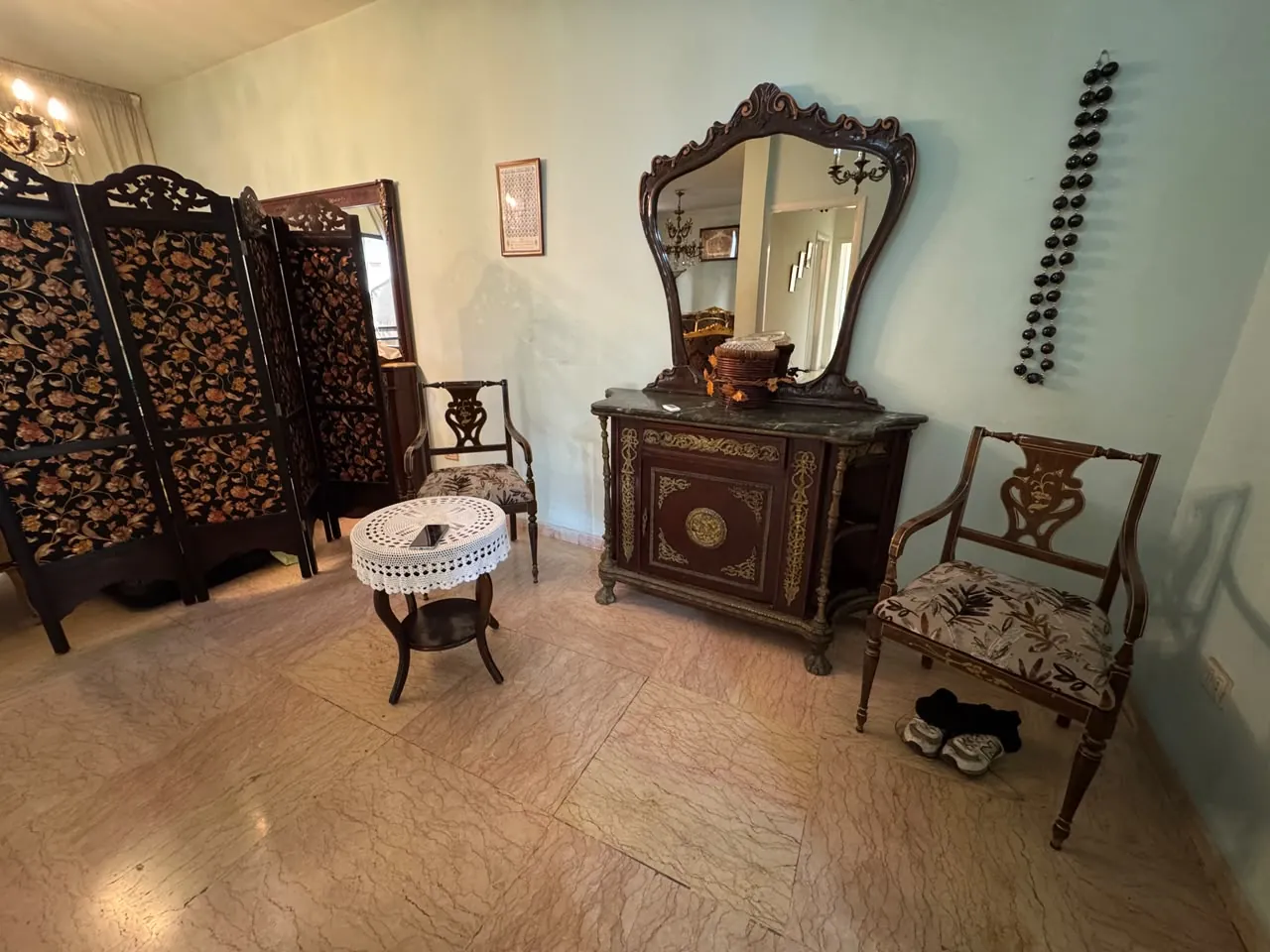 3-Bedroom Apartment For Sale in Ras El Nabeh, Beirut — الصورة 3