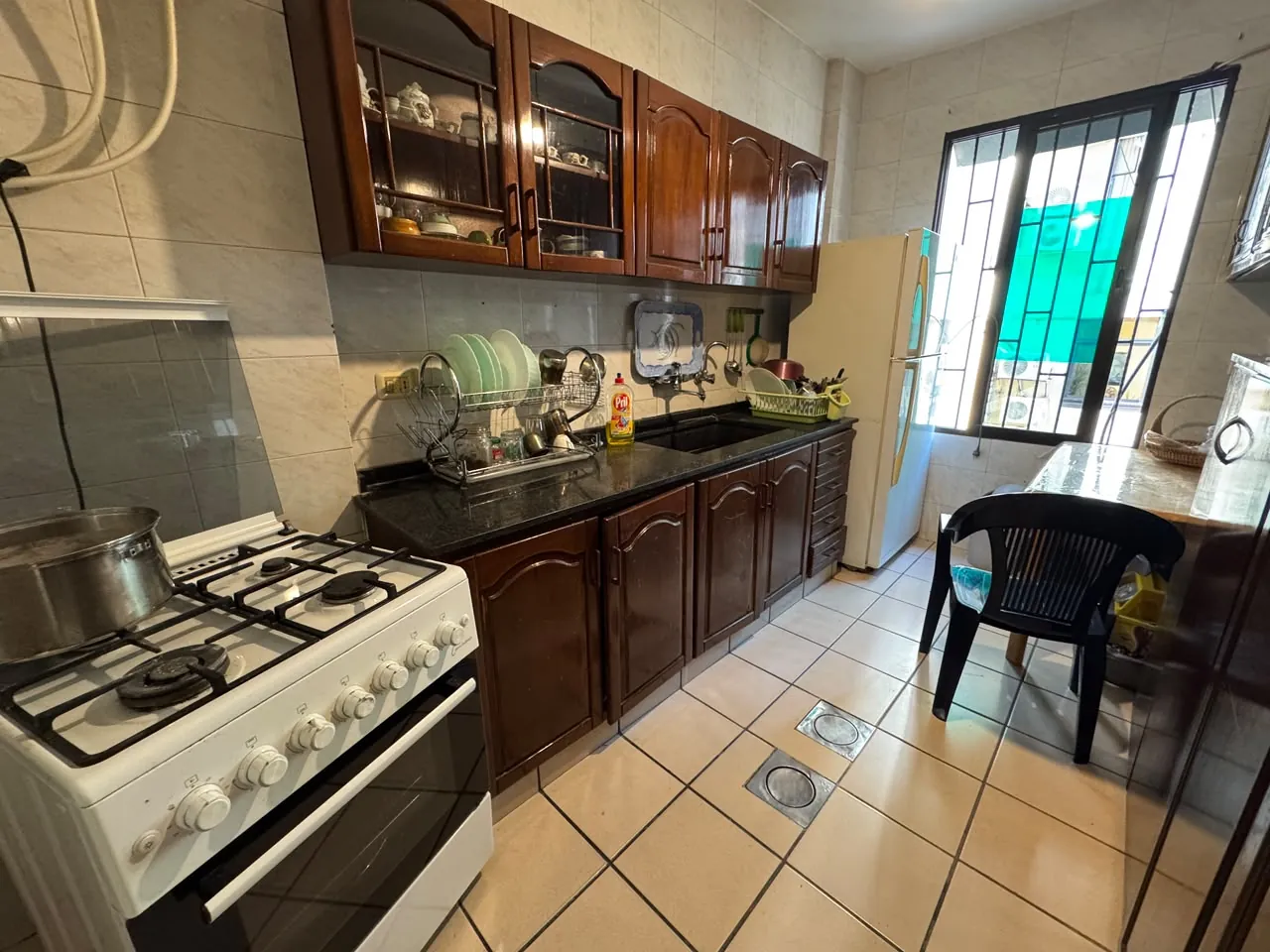 3-Bedroom Apartment For Sale in Ras El Nabeh, Beirut — الصورة 4