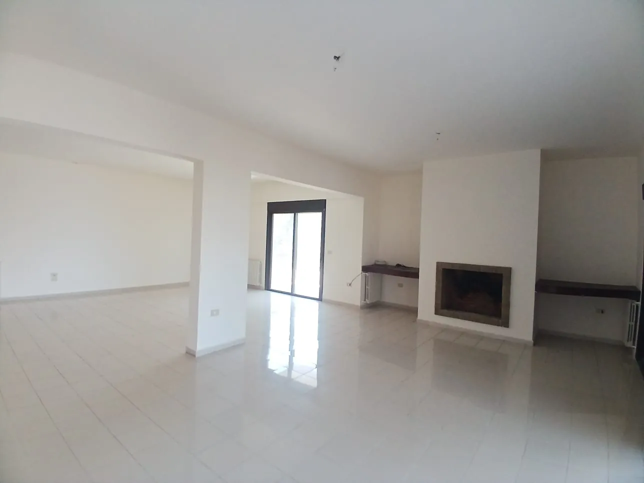 5 Floors Building in A Prime Location For Sale In Biyada, Kornet Chehwan — الصورة 3