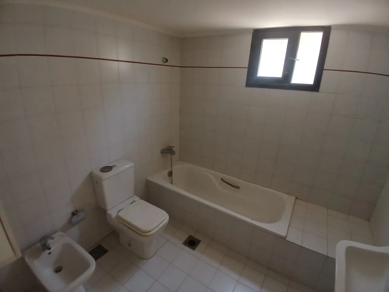 5 Floors Building in A Prime Location For Sale In Biyada, Kornet Chehwan — الصورة 9