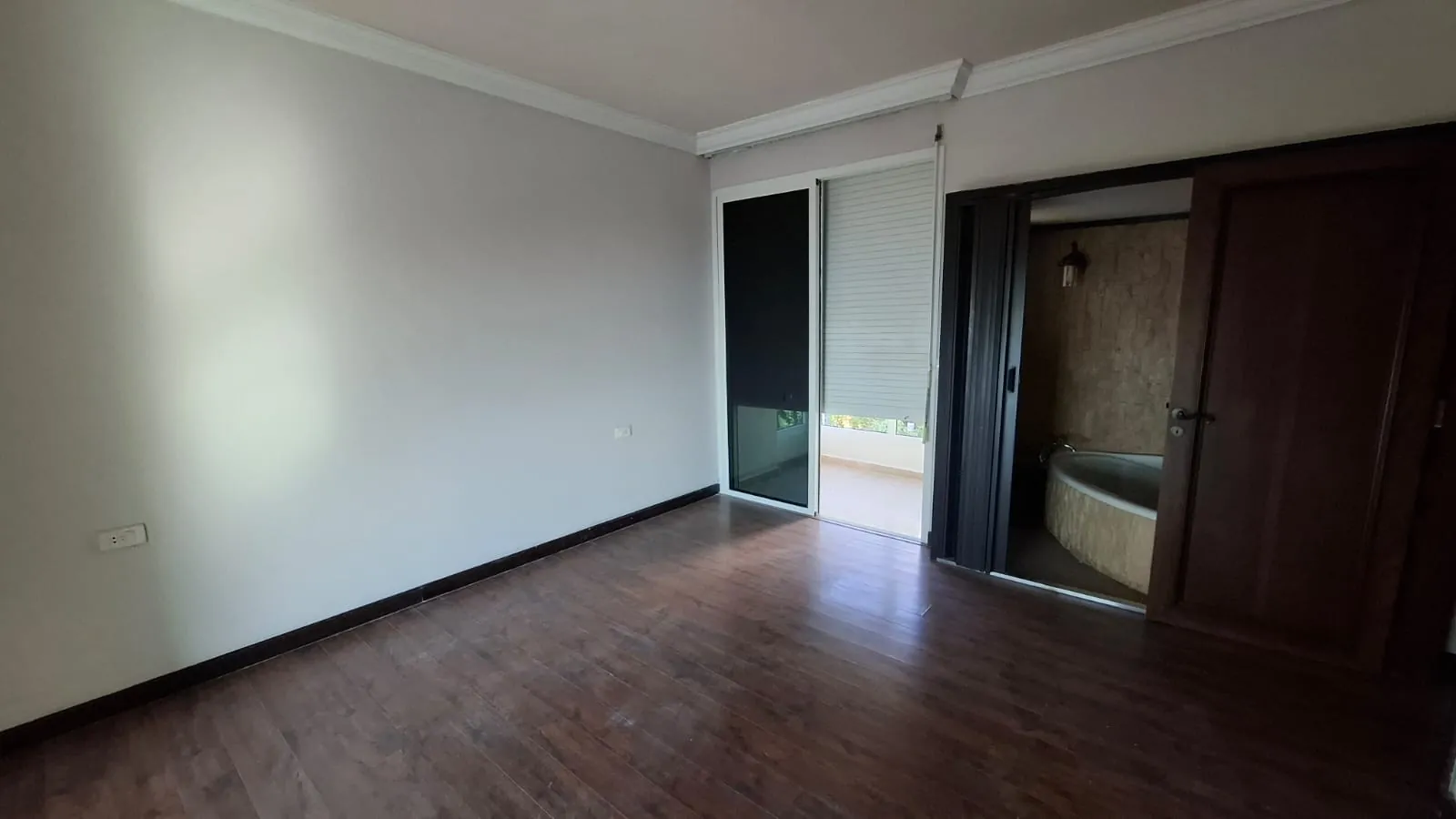 Decorated Apartment With Open View For Sale in Bsalim — الصورة 6