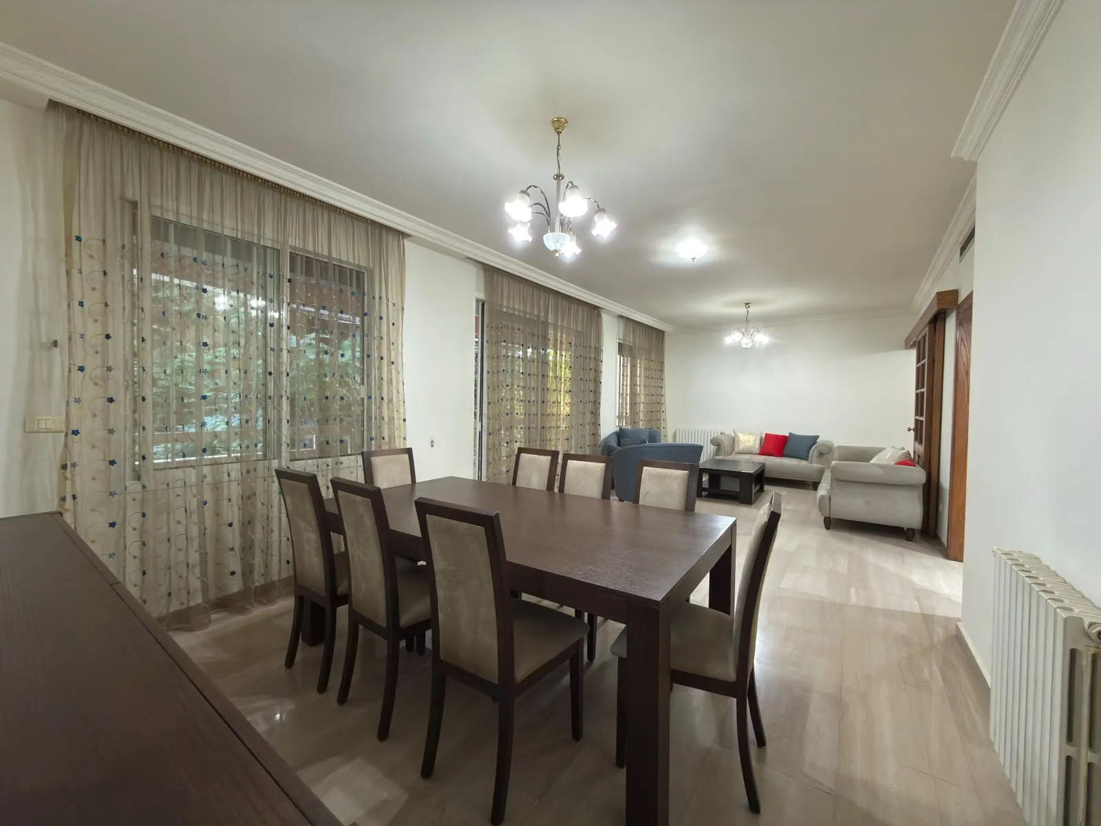 Well-Designed Apartment For Sale in Achrafieh, Rizk — الصورة 2