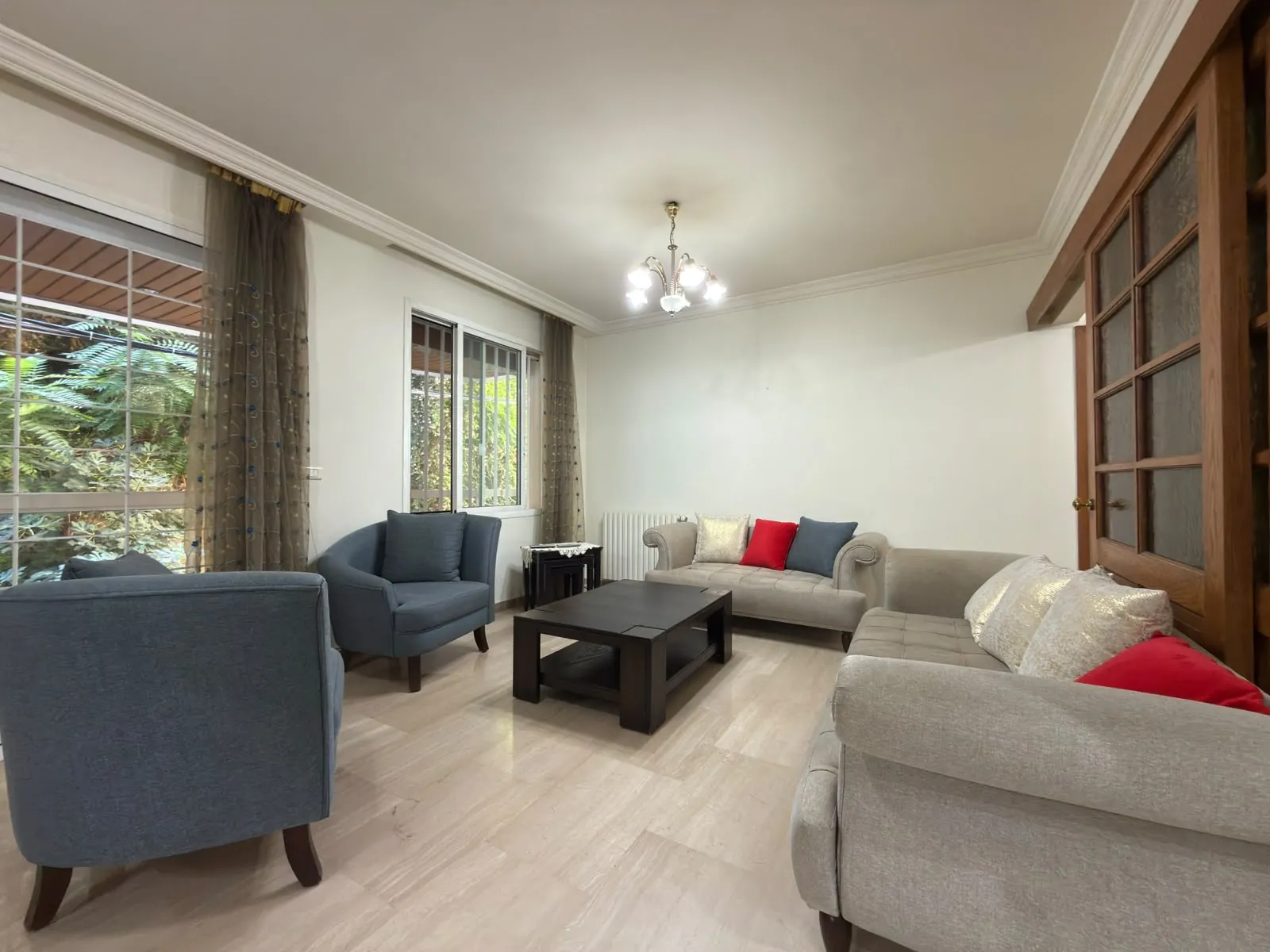 Well-Designed Apartment For Sale in Achrafieh, Rizk — الصورة 3