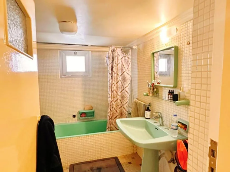 Bright Apartment For Sale in Achrafieh, Sioufi — الصورة 10