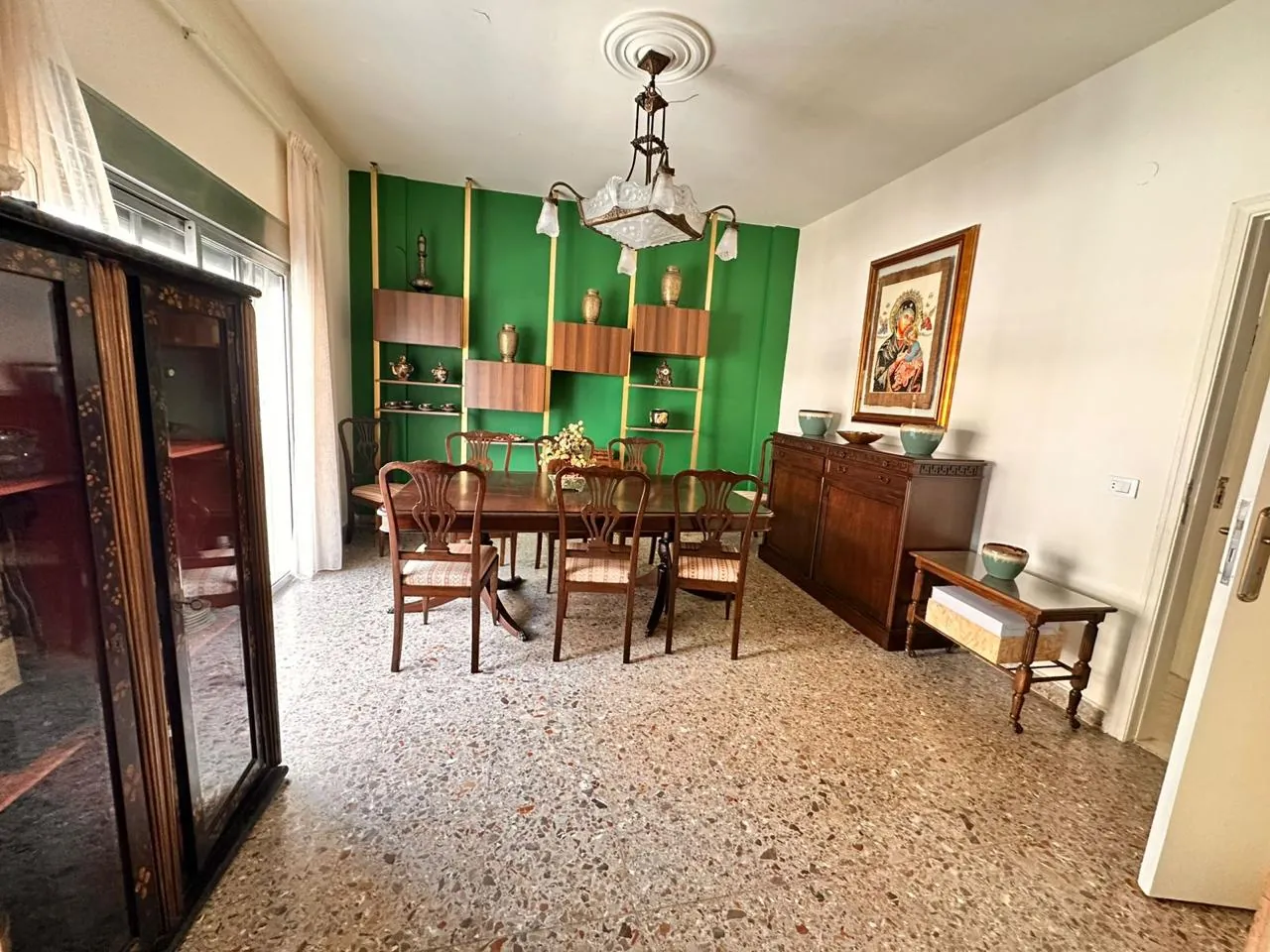 Bright Apartment For Sale in Achrafieh, Sioufi — الصورة 4
