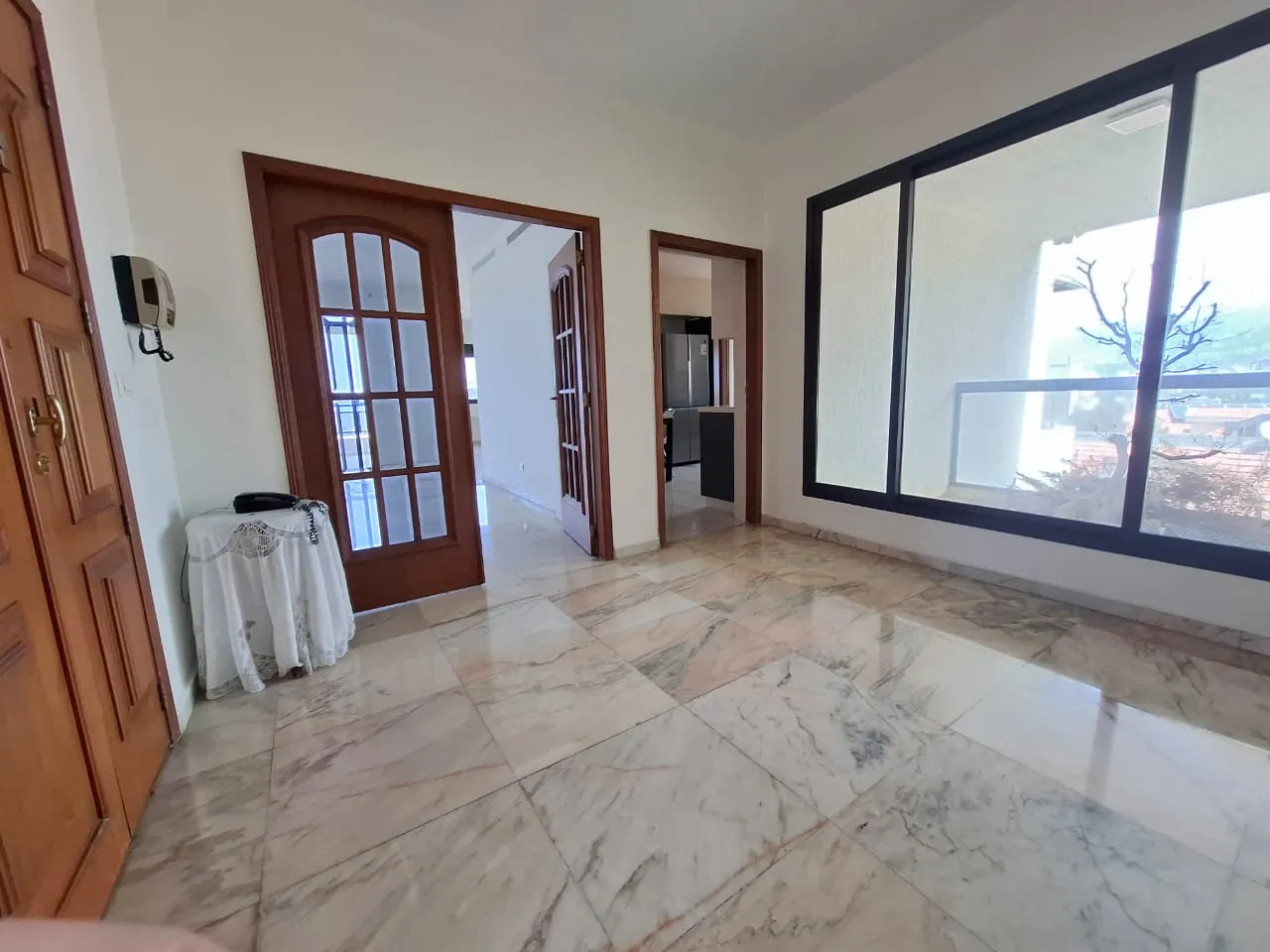 Spacious Apartment with Panoramic Sea View For Rent in Kaslik — الصورة 3