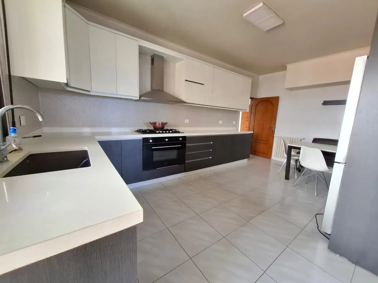 Spacious Apartment with Panoramic Sea View For Rent in Kaslik — الصورة 5
