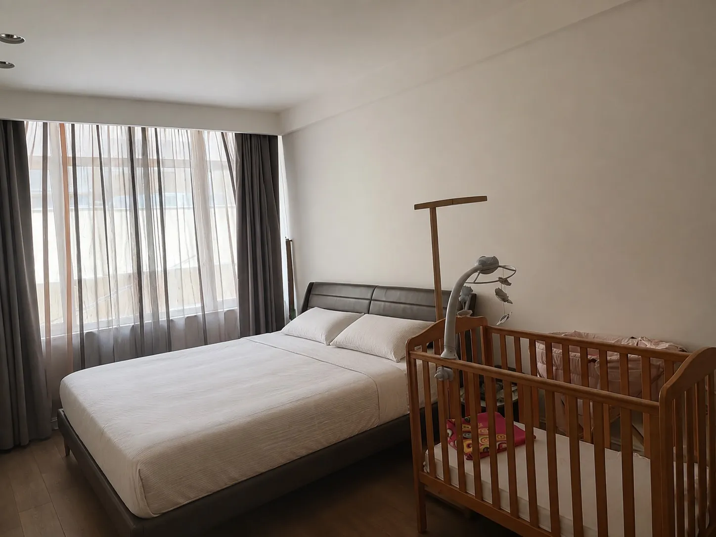 High-End Renovated Apartment For Rent in Ras El Nabeh, Beirut — الصورة 7