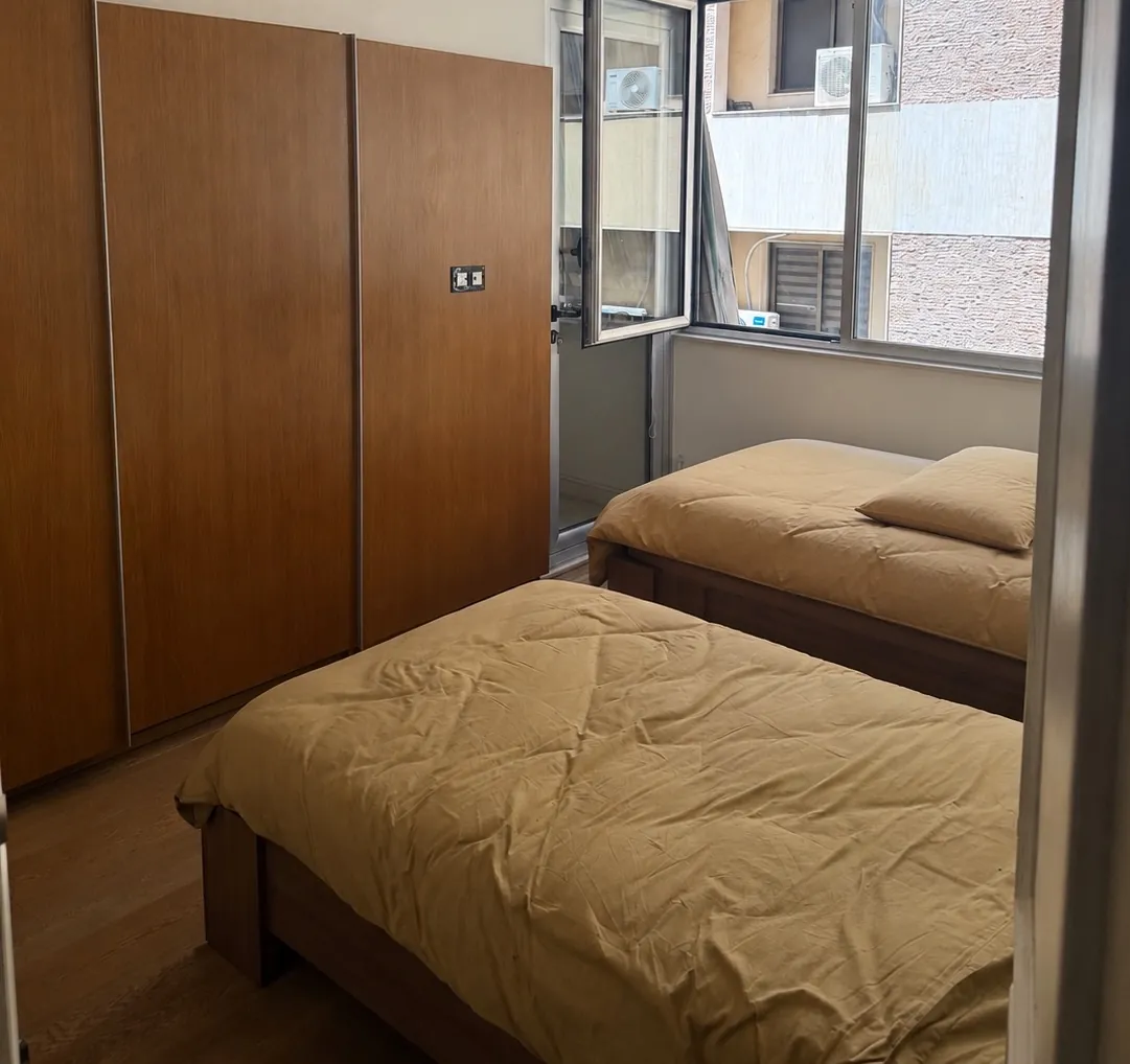 High-End Renovated Apartment For Rent in Ras El Nabeh, Beirut — الصورة 9