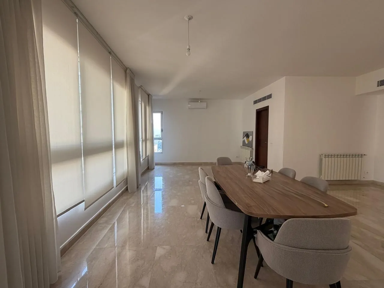Modern & Furnished Apartment For Rent in Achrafieh, Rizk — الصورة 3