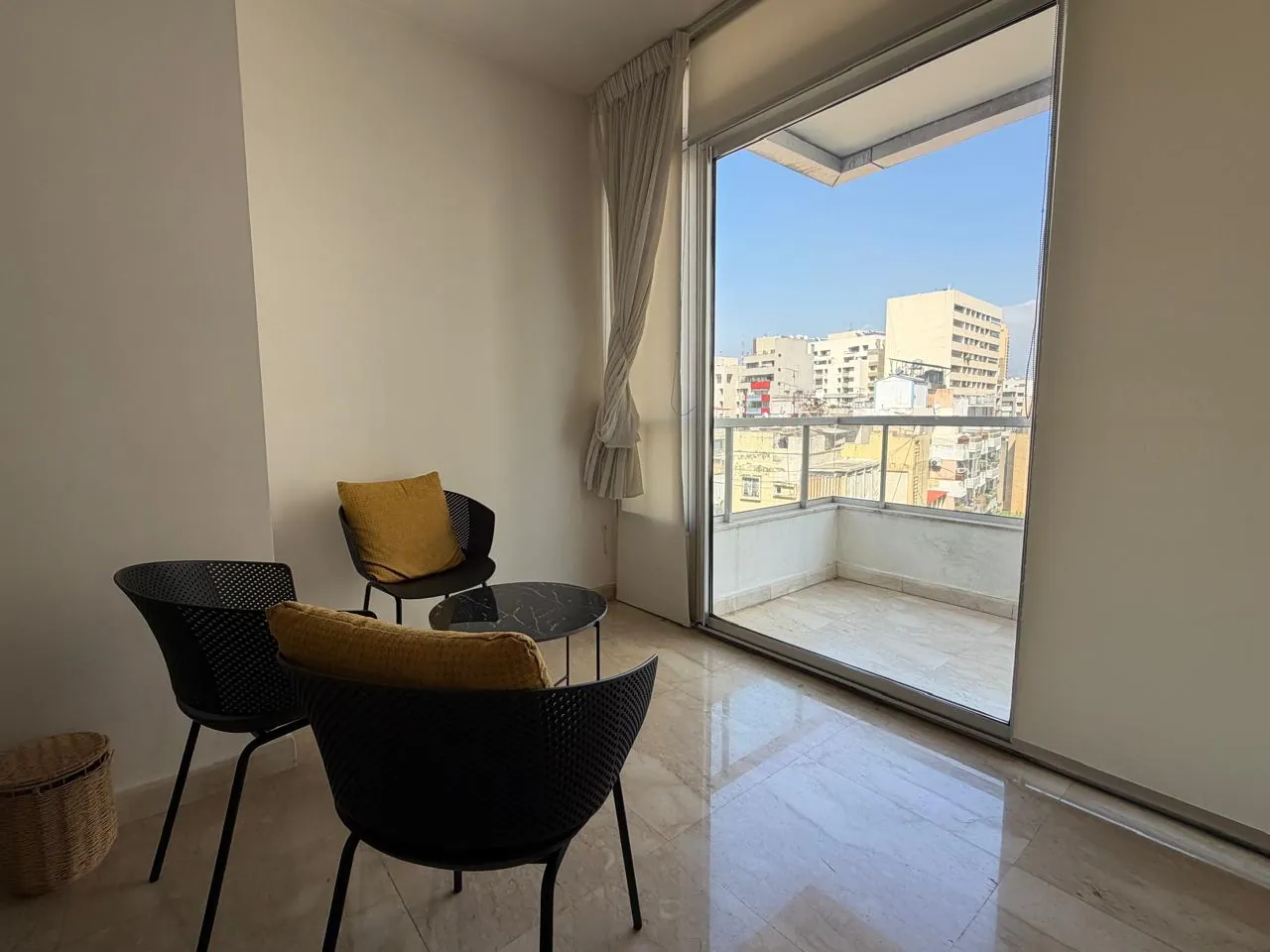 Modern & Furnished Apartment For Rent in Achrafieh, Rizk — الصورة 4