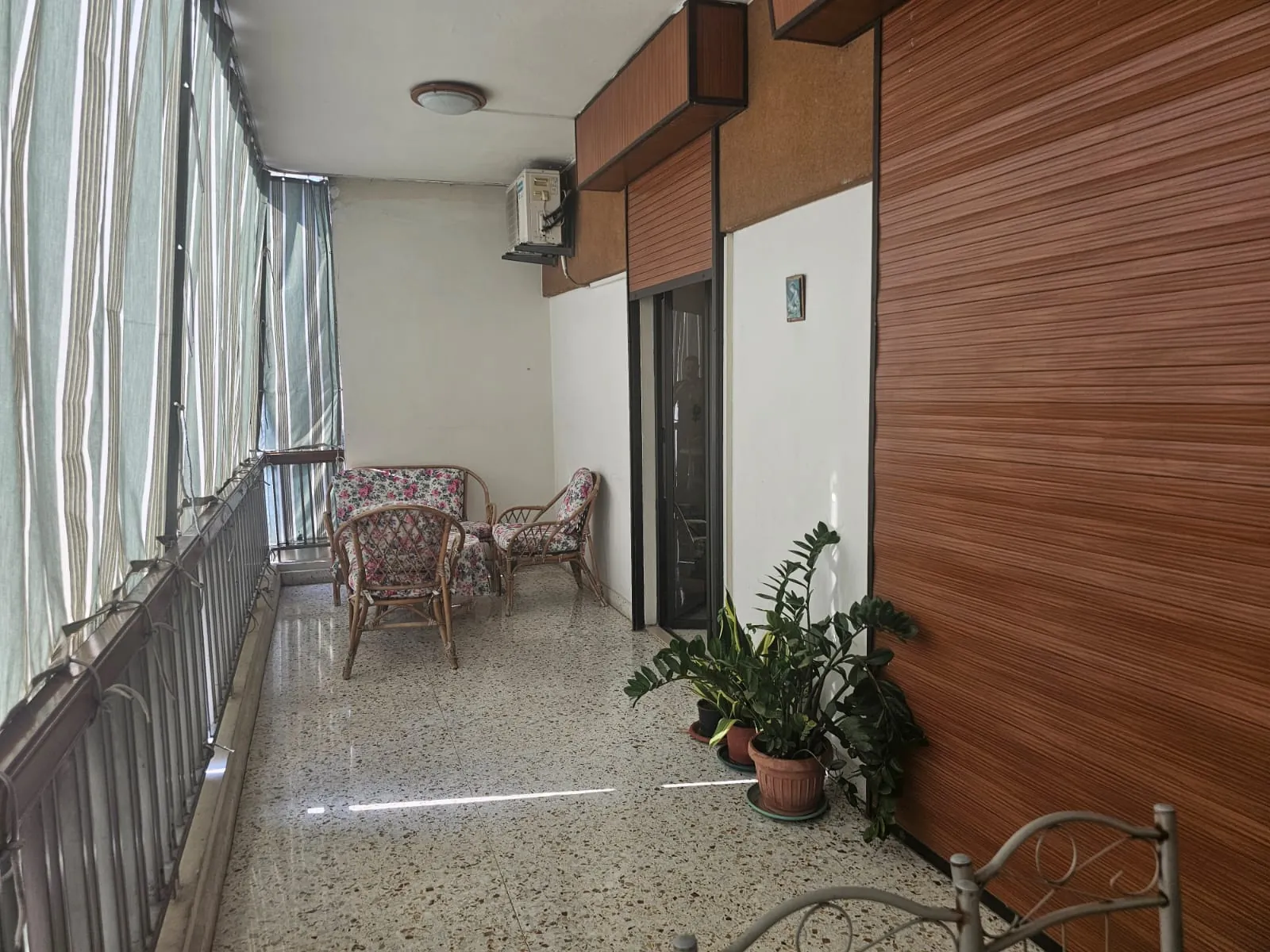Spacious Furnished Apartment / Office For Sale in Prime Location in Jdeideh — الصورة 6