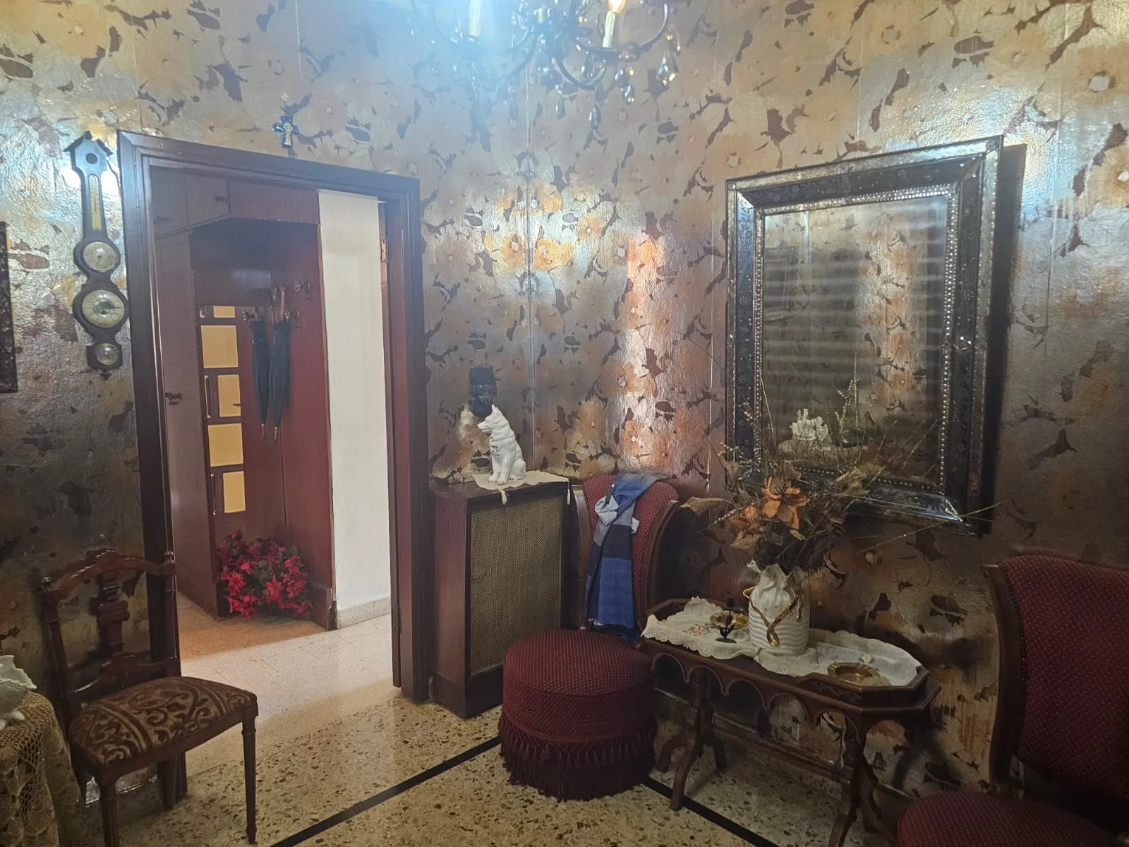 Spacious Furnished Apartment / Office For Sale in Prime Location in Jdeideh — الصورة 8