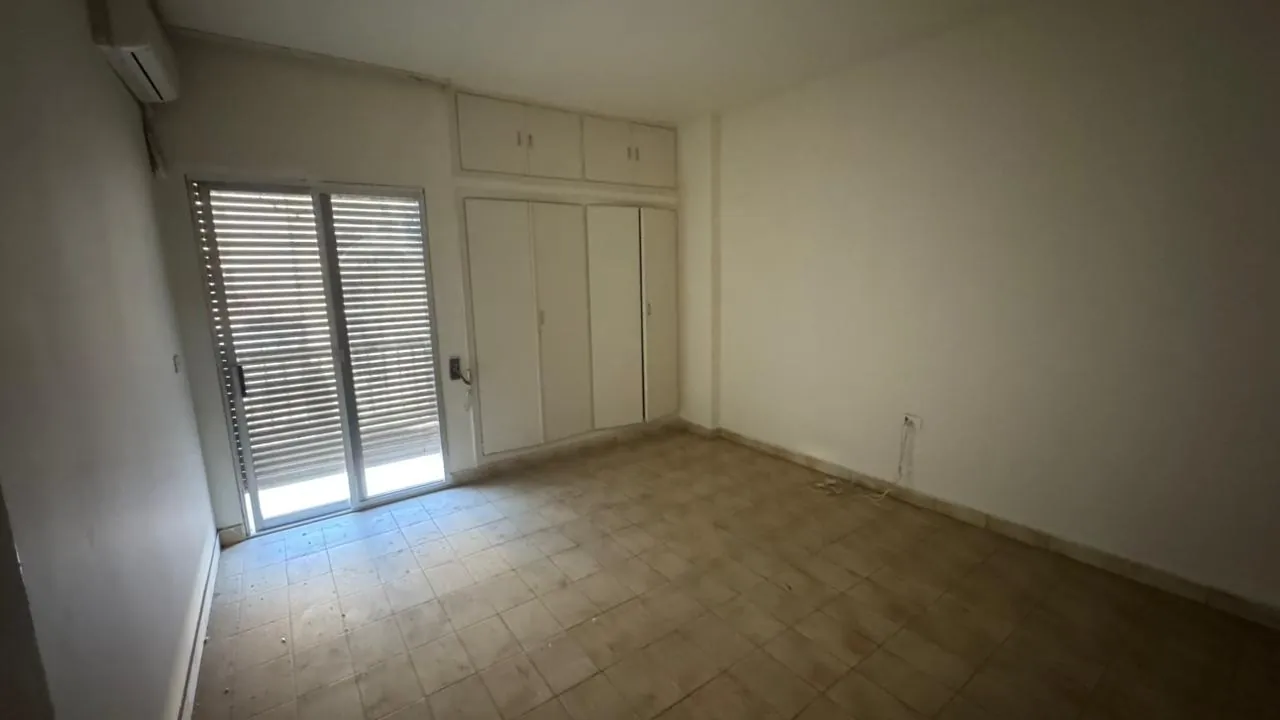 Spacious Apartment For Rent in Achrafieh, Geitawi — الصورة 3