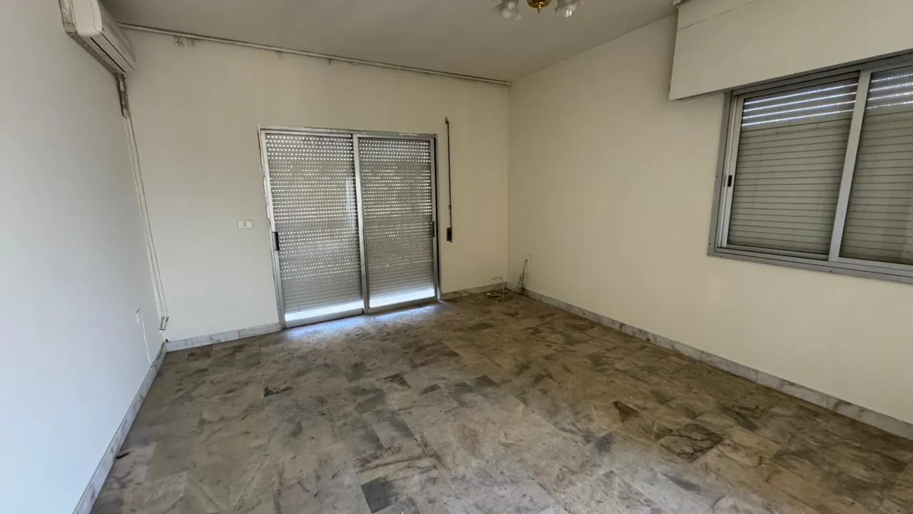 Spacious Apartment For Rent in Achrafieh, Geitawi — الصورة 8