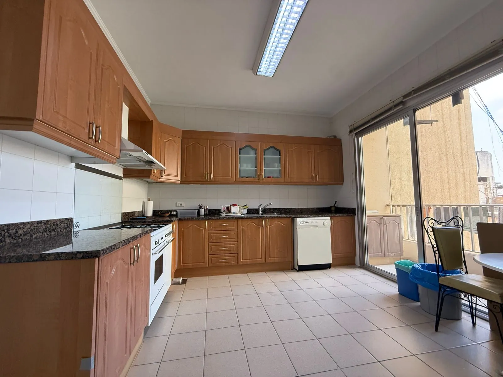 Bright & Furnished Apartment With City View For Rent in Achrafieh, Sioufi — الصورة 8