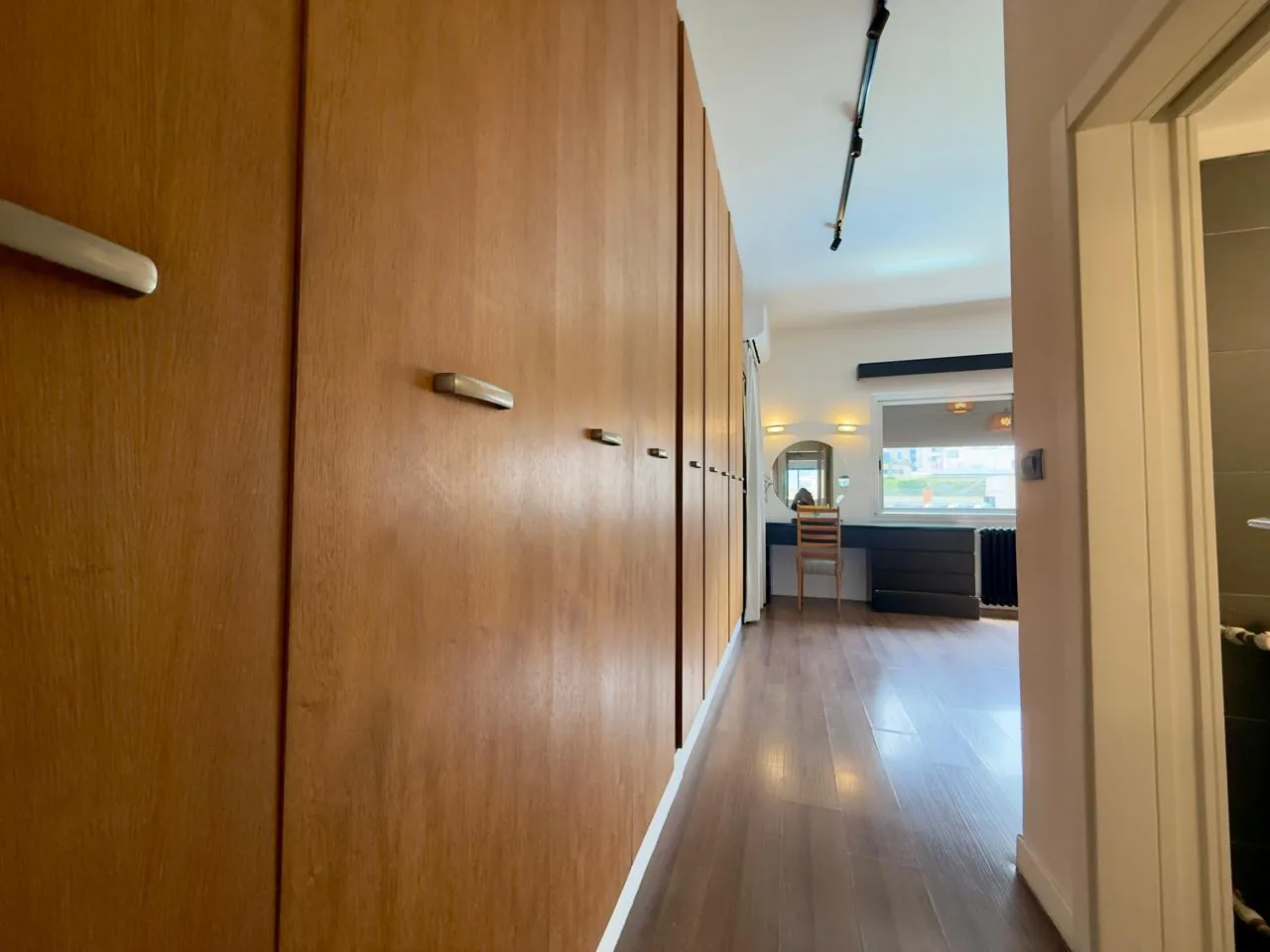 Exceptional & Furnished Apartment For Rent in Achrafieh, Carré D'or — الصورة 10