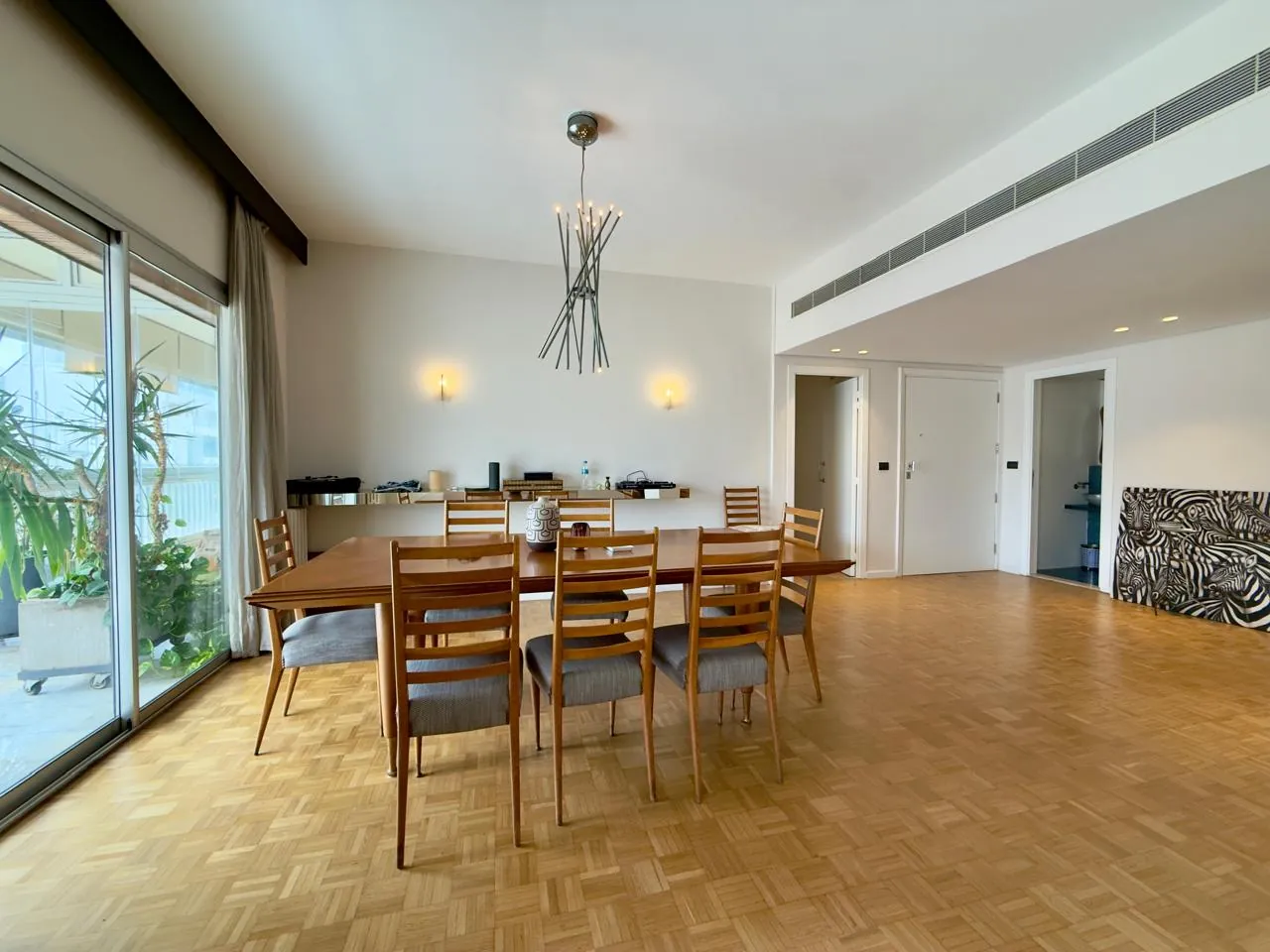 Exceptional & Furnished Apartment For Rent in Achrafieh, Carré D'or — الصورة 5