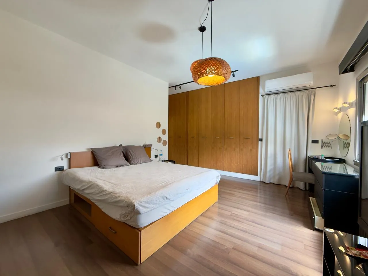 Exceptional & Furnished Apartment For Rent in Achrafieh, Carré D'or — الصورة 9