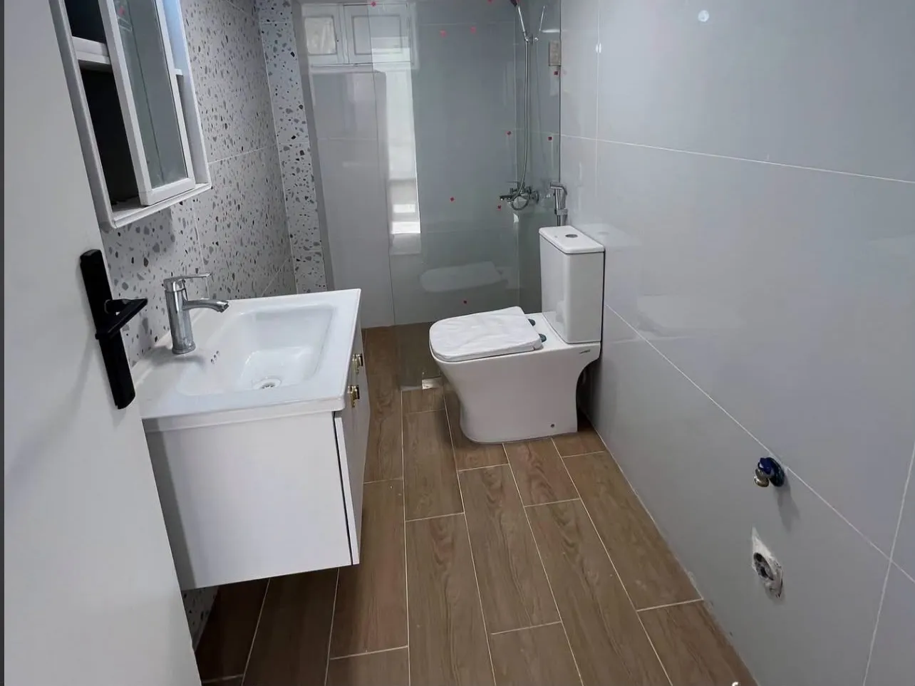 2-Bedroom Apartment with Open View For Sale in Furn El Chebbak — الصورة 9