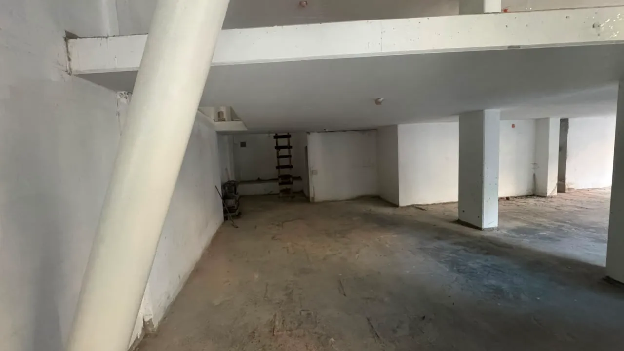 Commercial Space with Front Windows For Sale in Gemayzeh