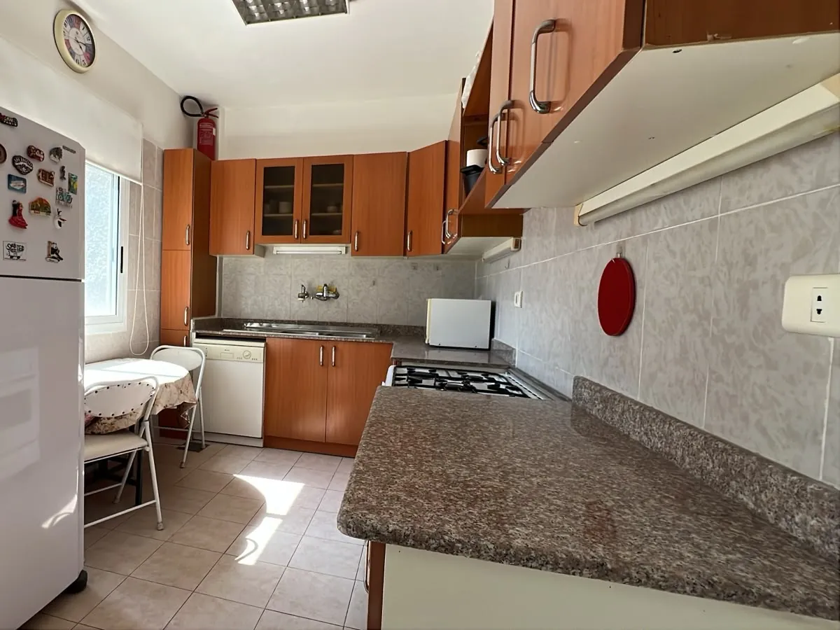 Fully Furnished 2-bedroom Apartment For Rent In Achrafieh, Rmeil — الصورة 6