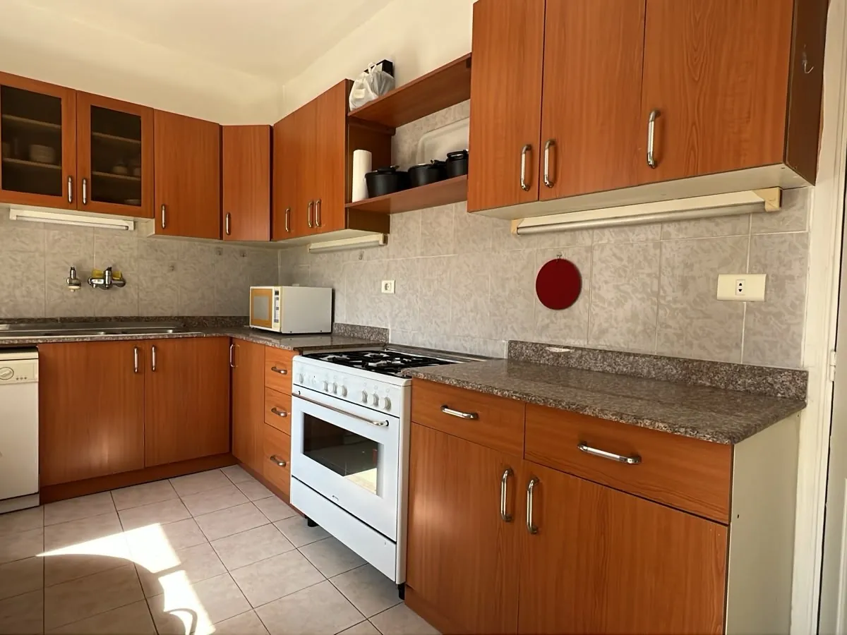 Fully Furnished 2-bedroom Apartment For Rent In Achrafieh, Rmeil — الصورة 8