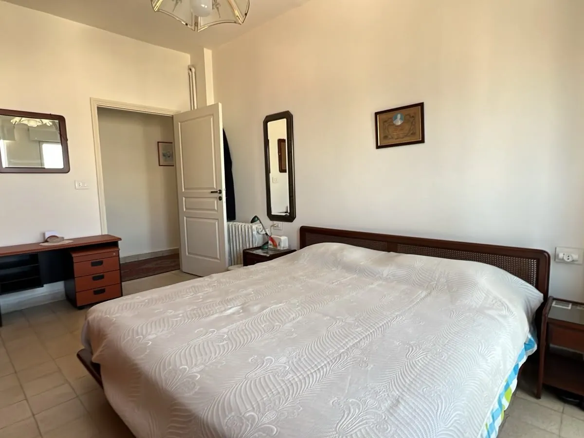 Fully Furnished 2-bedroom Apartment For Rent In Achrafieh, Rmeil — الصورة 9