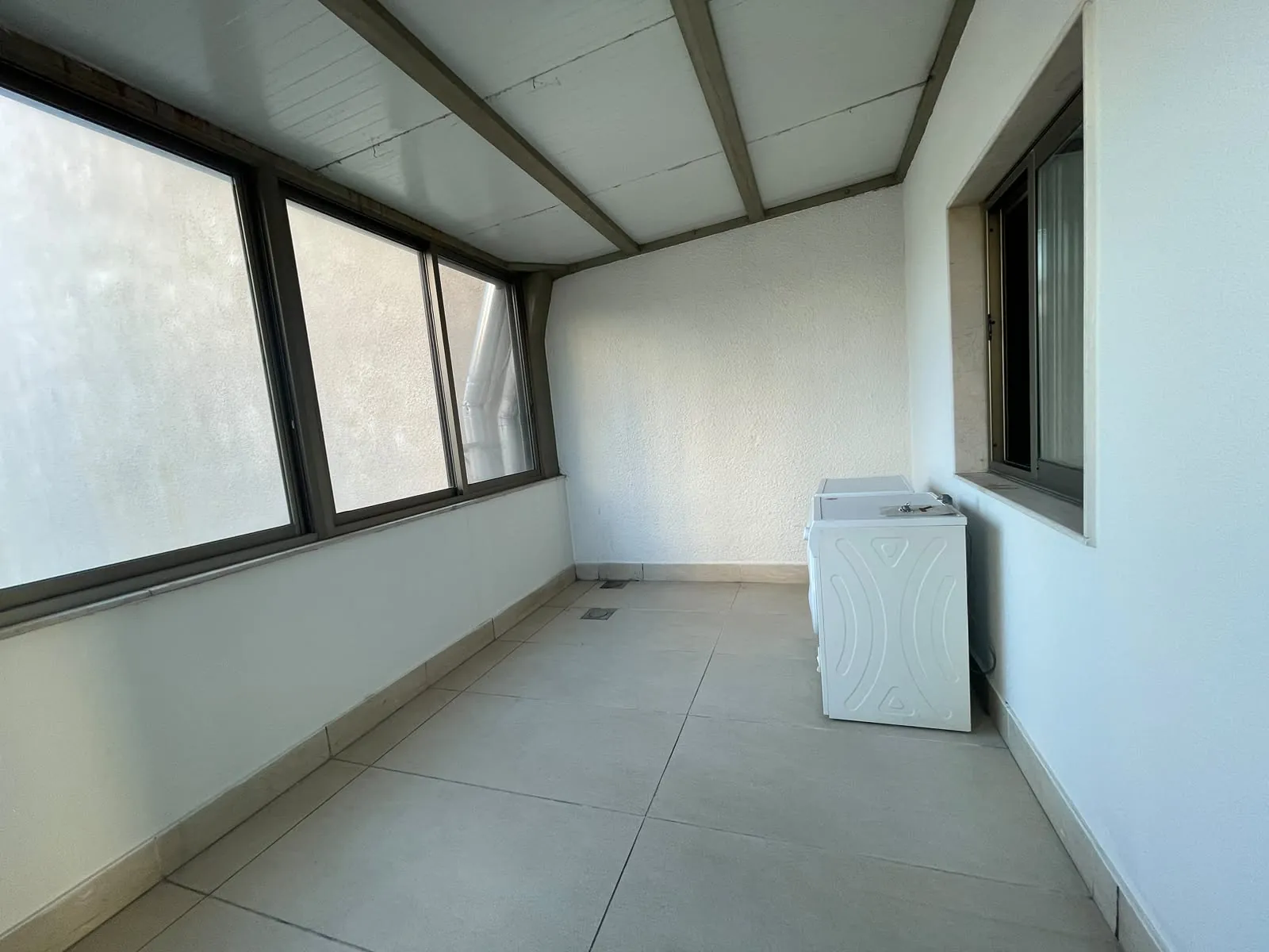 Sunny Rooftop Apartment For Rent in Bliss, Ras Beirut — الصورة 10