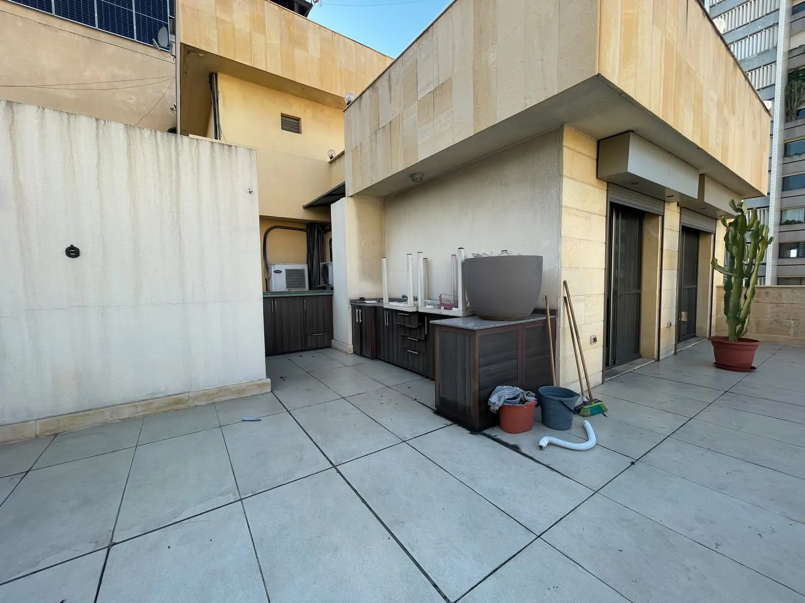 Sunny Rooftop Apartment For Rent in Bliss, Ras Beirut — الصورة 5