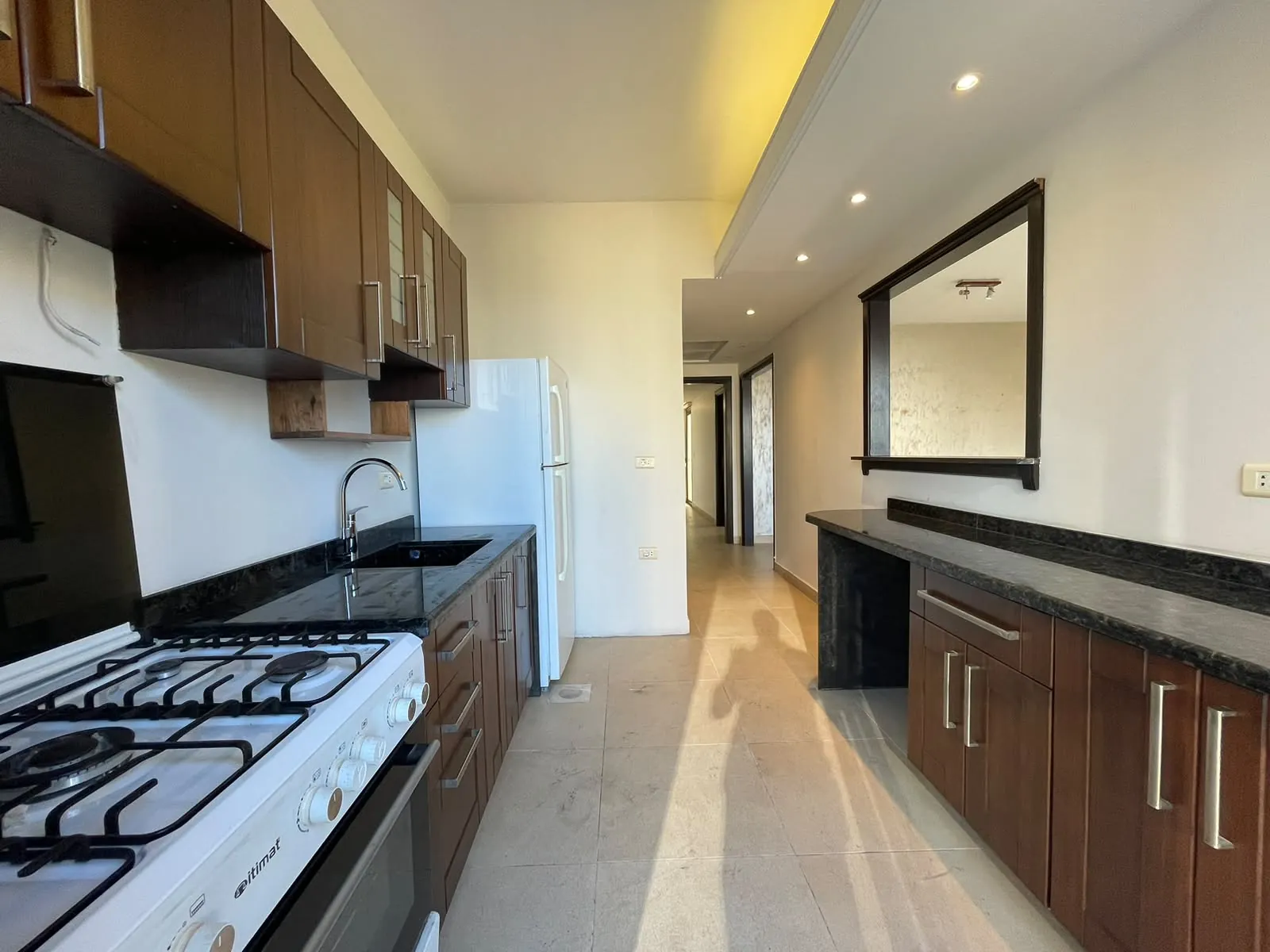 Sunny Rooftop Apartment For Rent in Bliss, Ras Beirut — الصورة 6