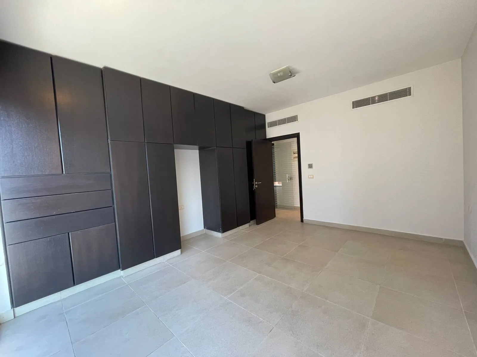 Sunny Rooftop Apartment For Rent in Bliss, Ras Beirut — الصورة 7