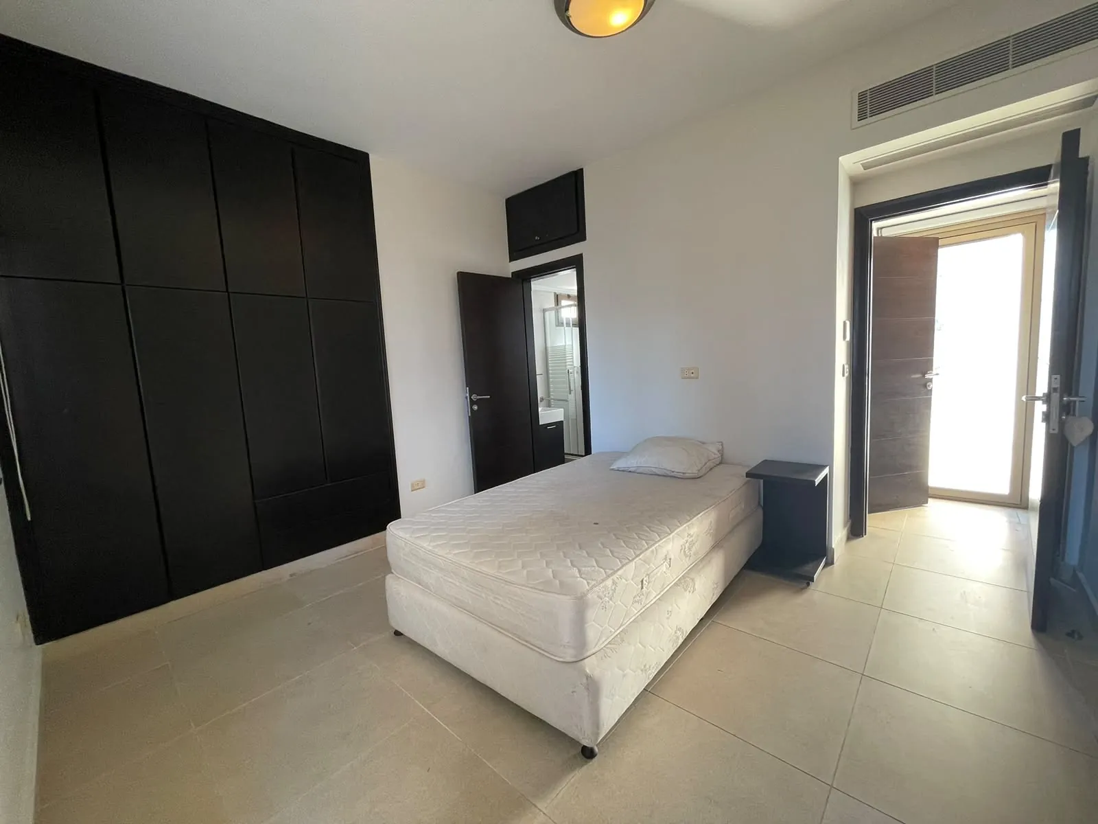 Sunny Rooftop Apartment For Rent in Bliss, Ras Beirut — الصورة 8