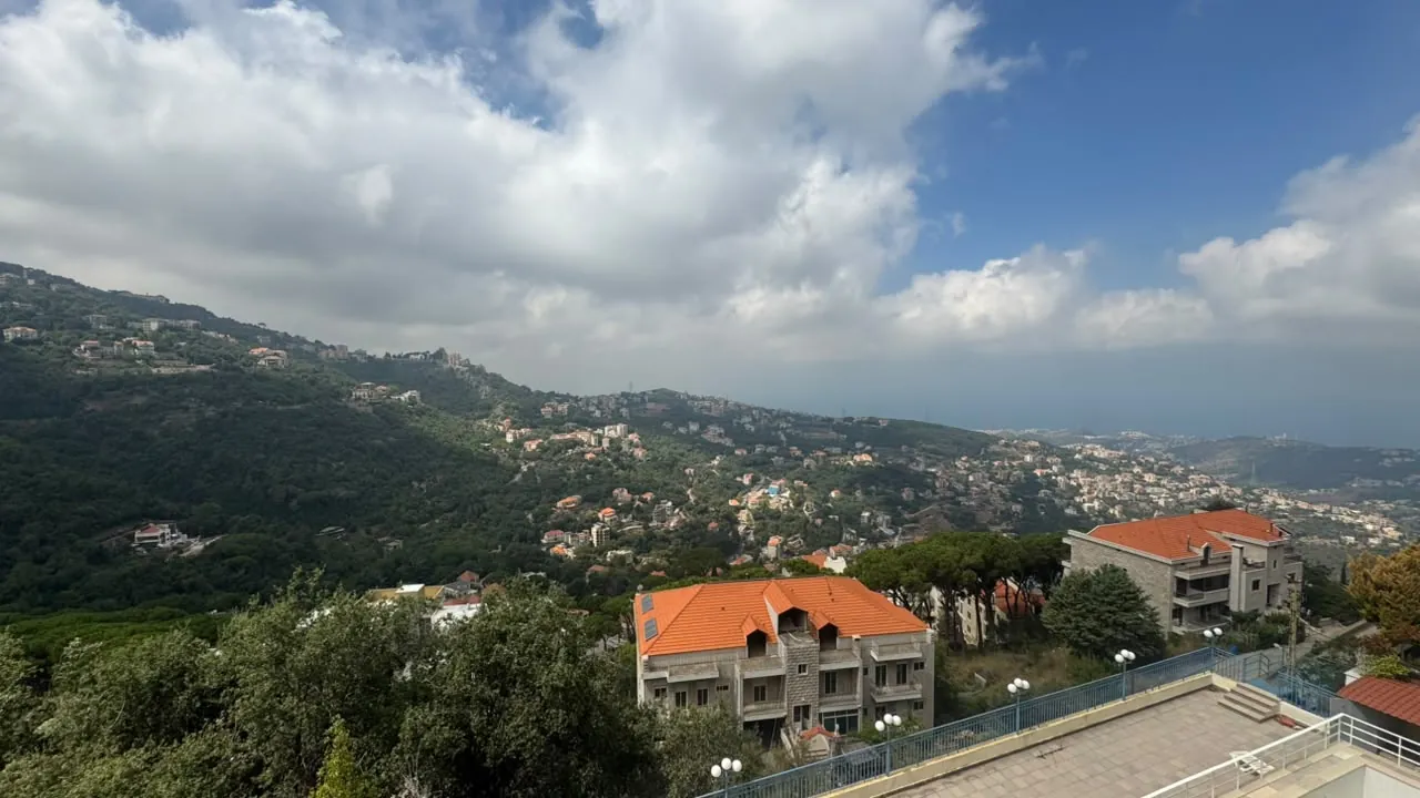 Furnished 3-Bedroom Apartment with Mountain View For Sale in Beit Chabeb — الصورة 2